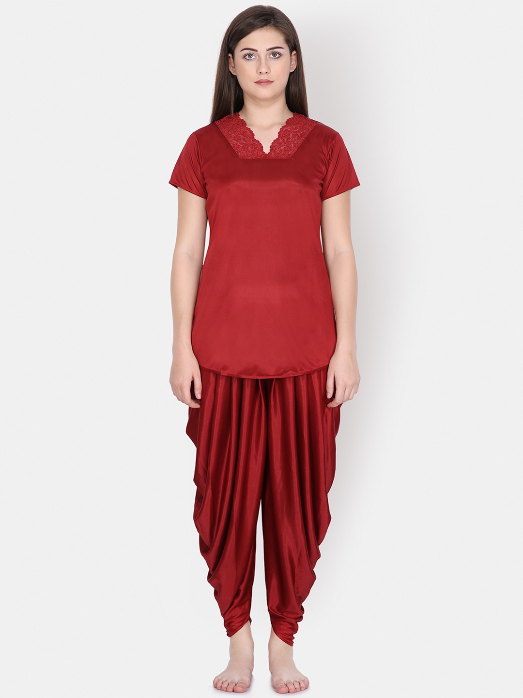 Klamotten Women Maroon Solid Night suit