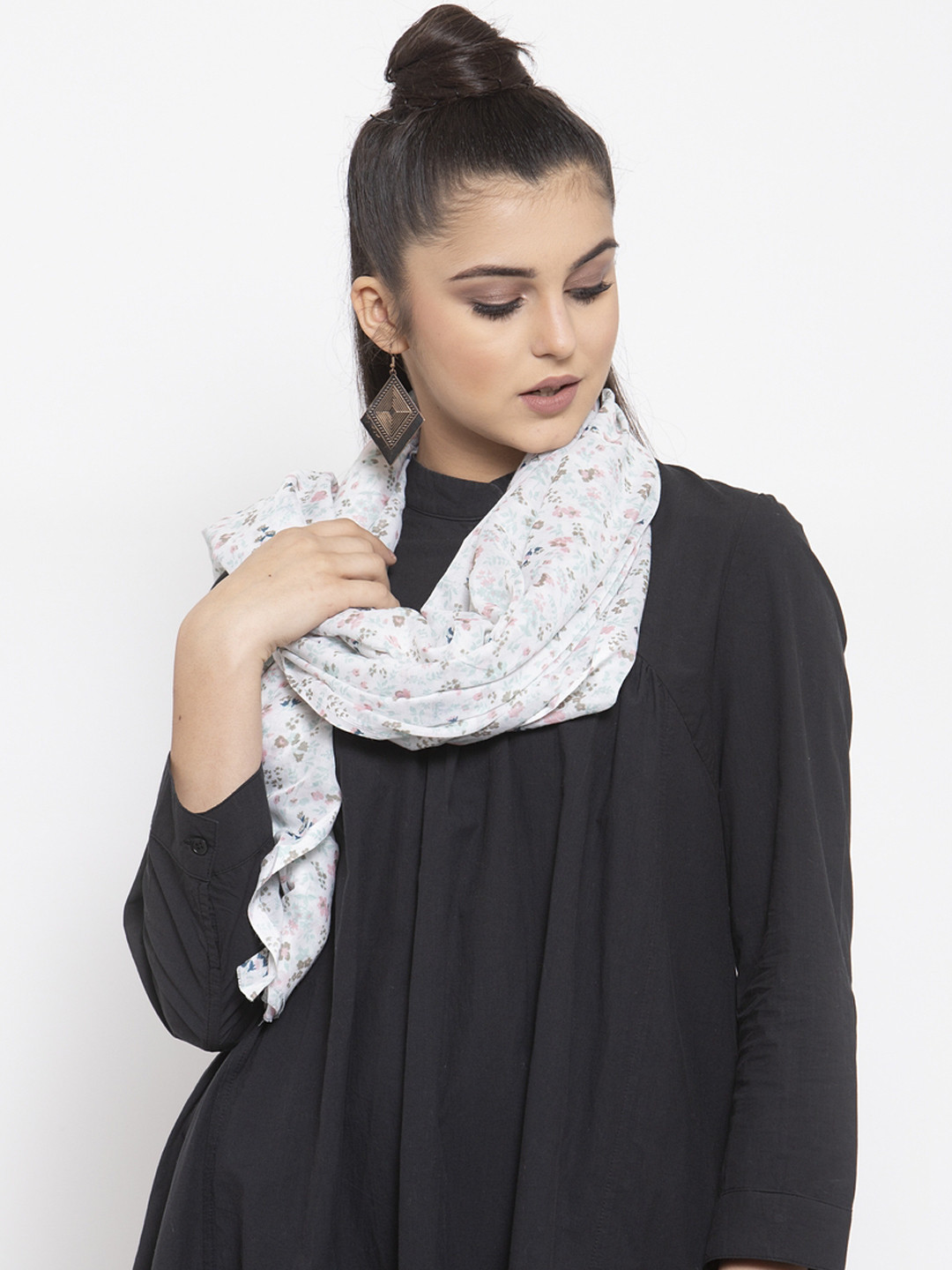 

J Style Women White & Pink Floral Printed Stole