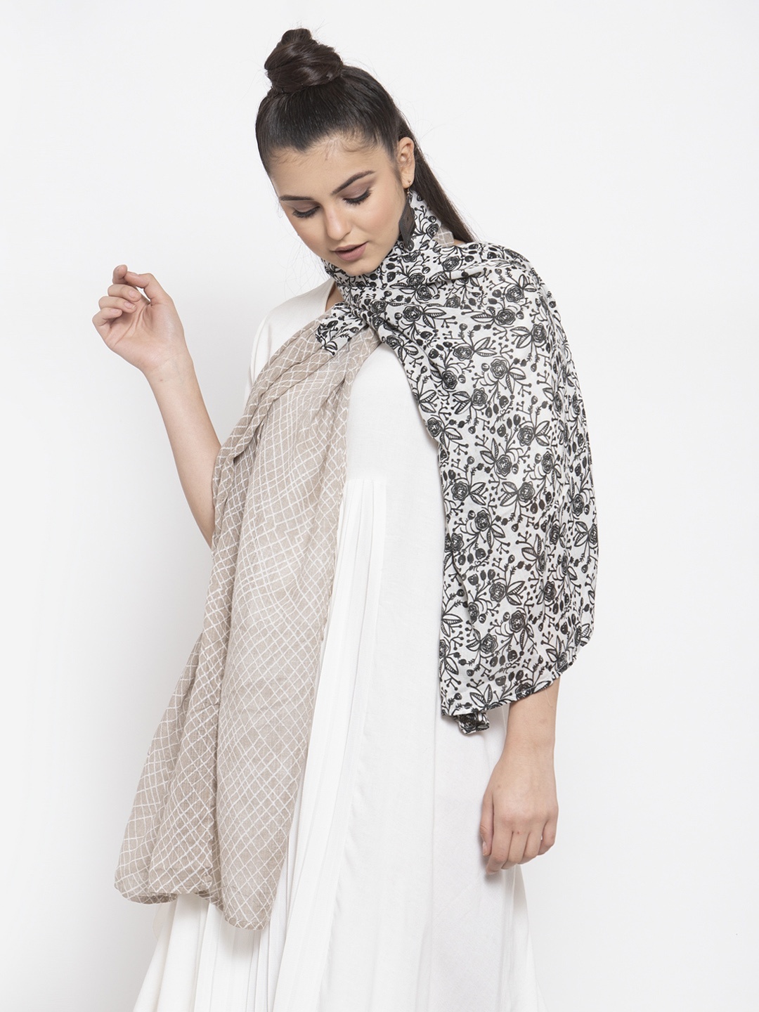 

J Style Women Beige & Black Printed Stole