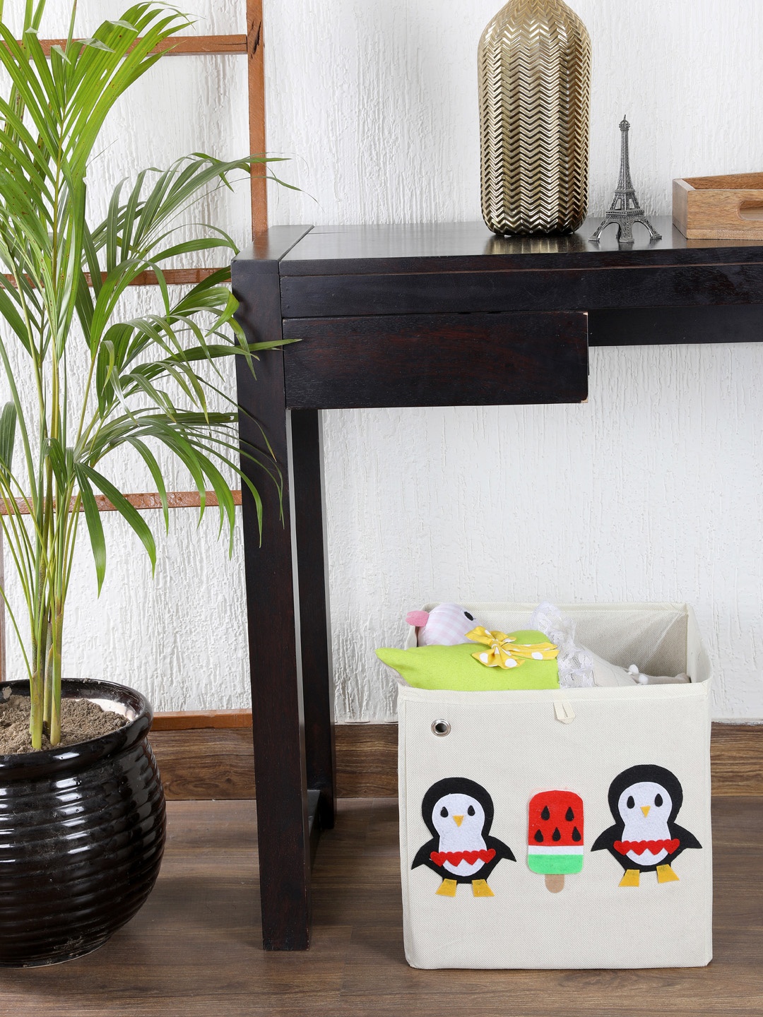 

My Gift Booth Cream-Coloured Cute Penguin Patch Storage Cube