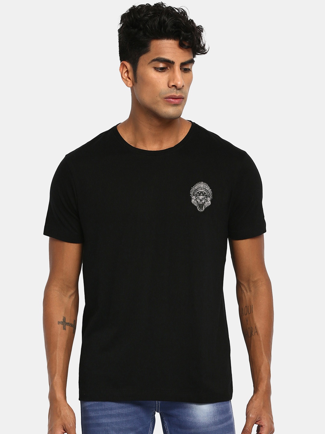 

RUF & TUF Men Black Solid Round Neck T-shirt