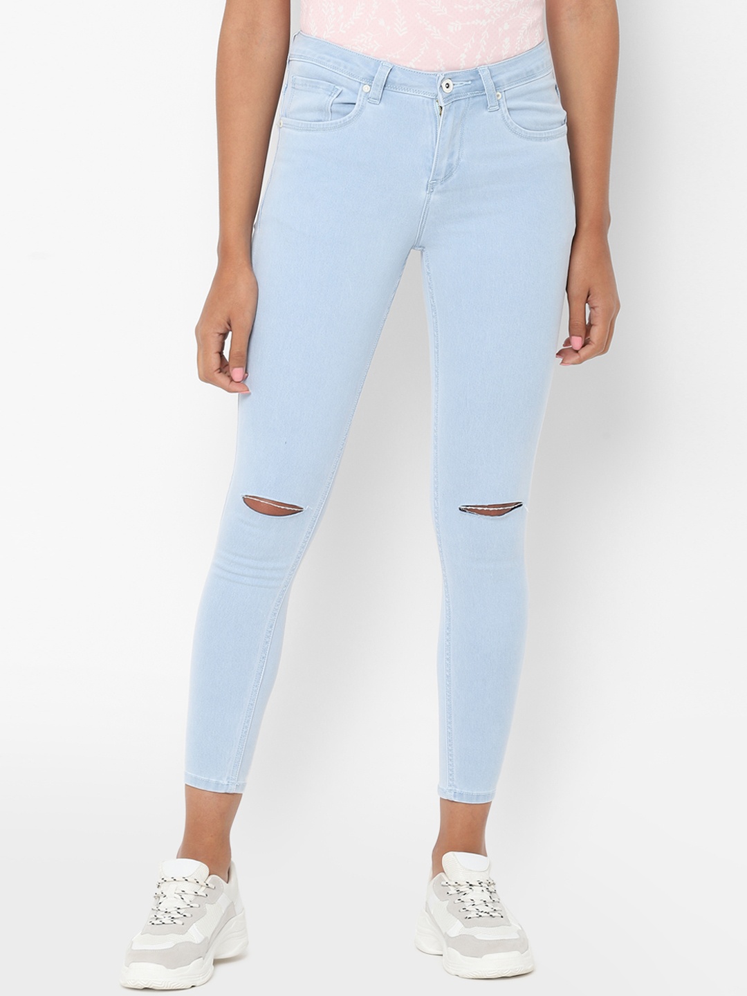 

People Women Blue Regular Fit Mid-Rise Slash Knee Stretchable Crop Jeans