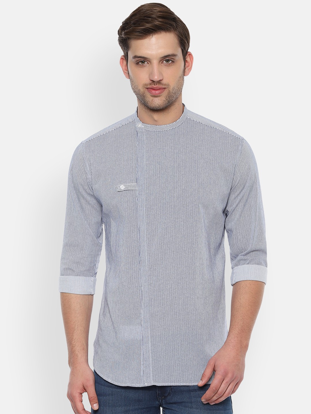 

V Dot Men Blue & White Slim Fit Striped Casual Shirt