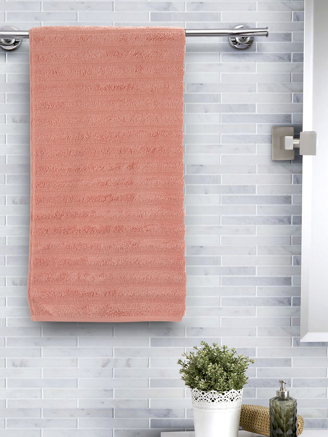 

MASPAR Peach-Coloured Solid 550 GSM Cotton Large Bath Towel
