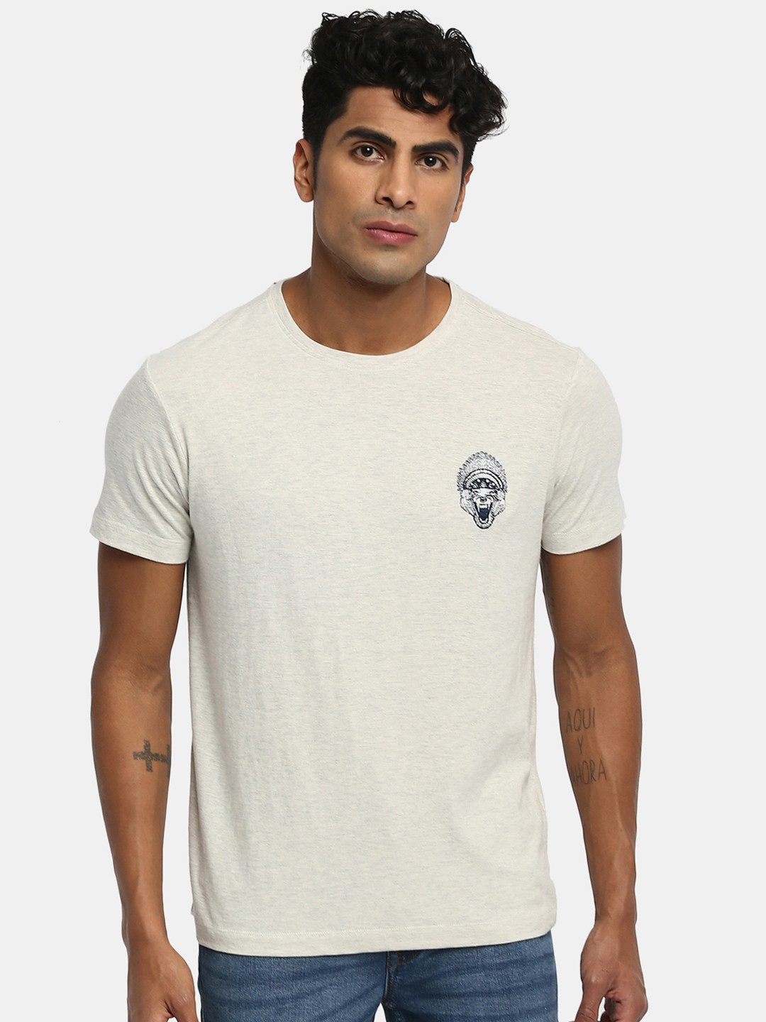

RUF & TUF Men Off-White Solid Round Neck T-shirt