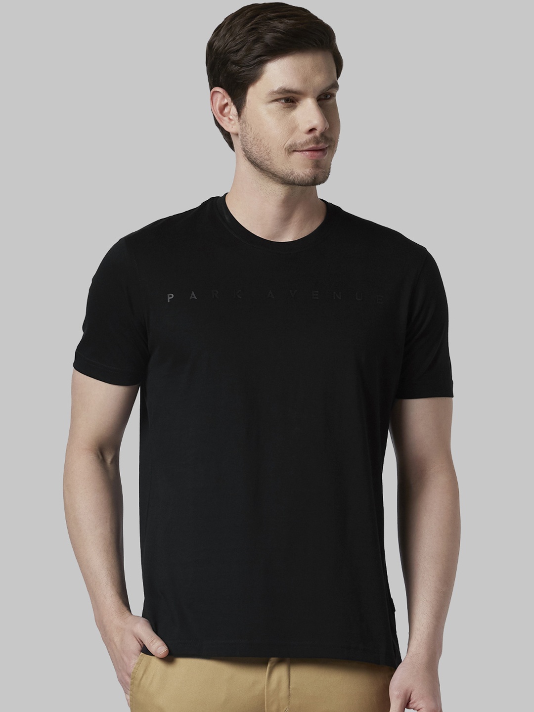 

Park Avenue Men Black Solid Round Neck T-shirt
