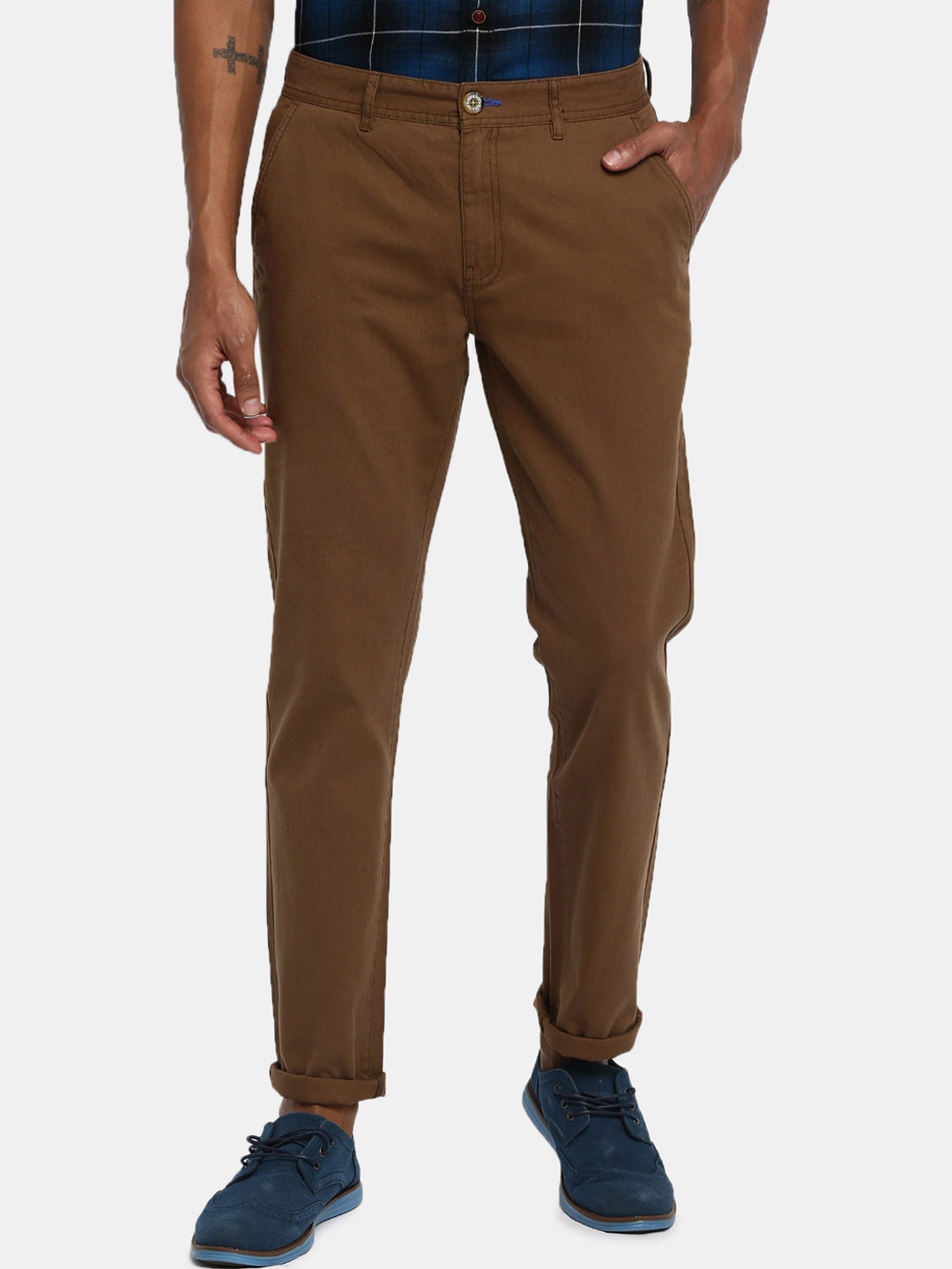 

RUF & TUF Men Brown Slim Fit Solid Regular Trousers