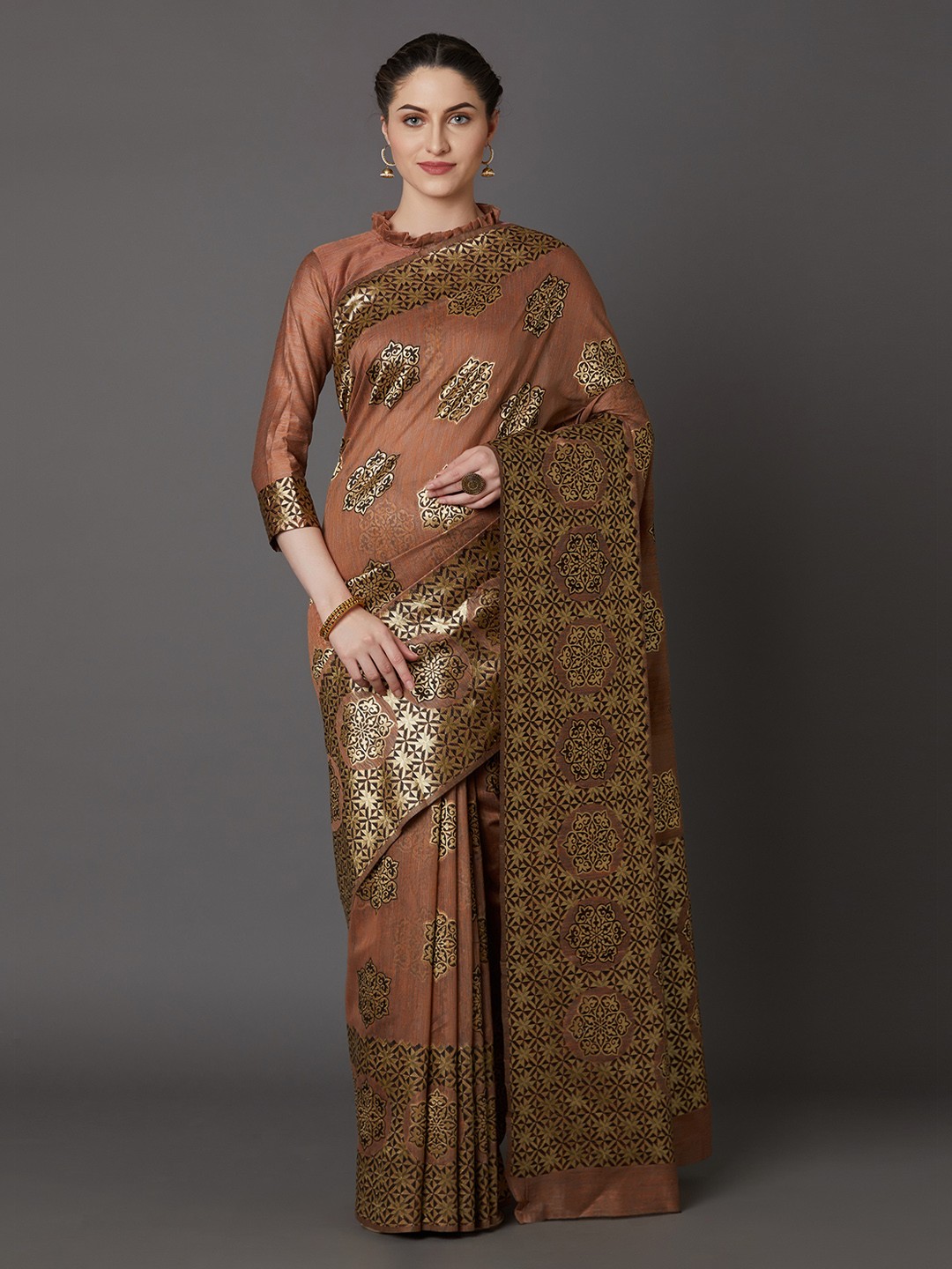 

Mitera Brown & Gold-Toned Silk Blend Woven Design Kanjeevaram Saree