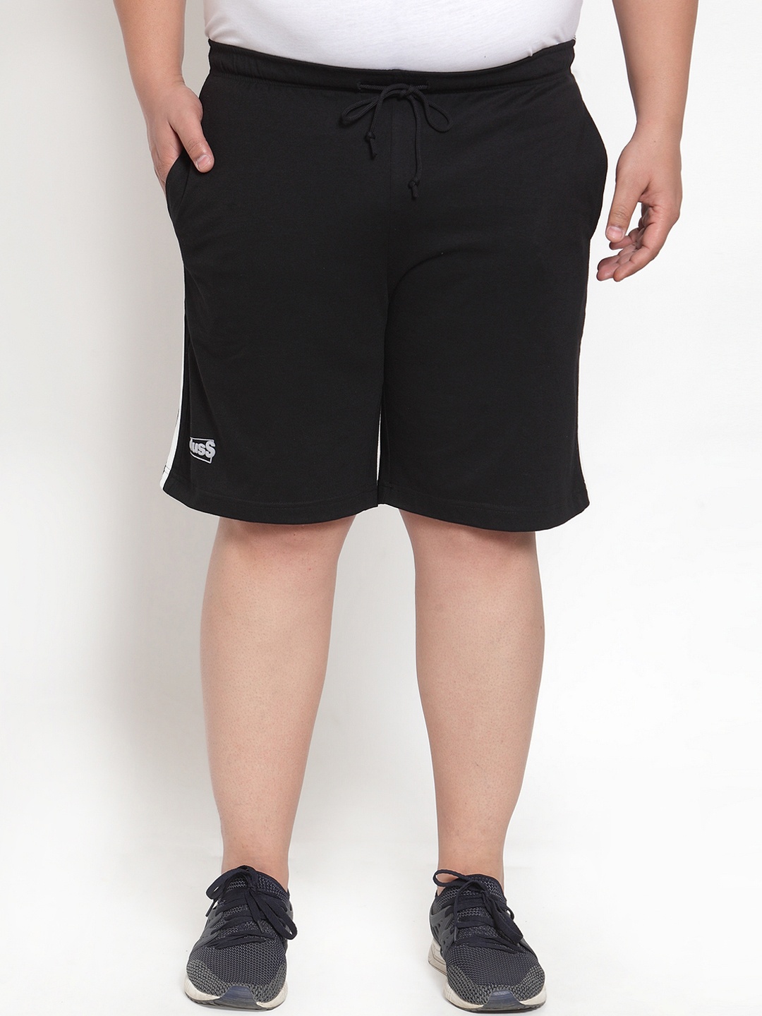 

plusS Men Black Solid Regular Fit Regular Shorts