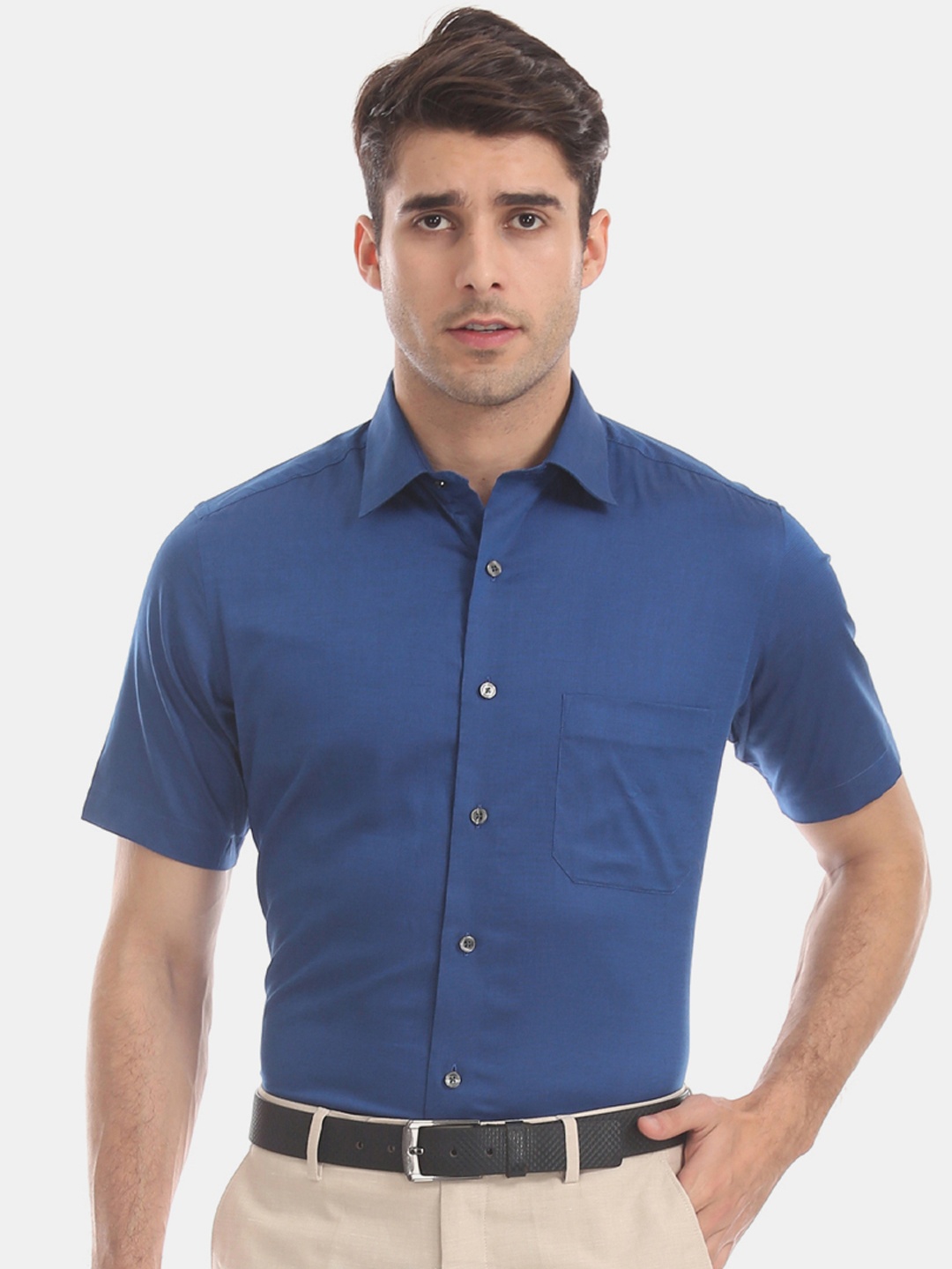 

Arrow Men Blue Regular Fit Solid Formal Shirt