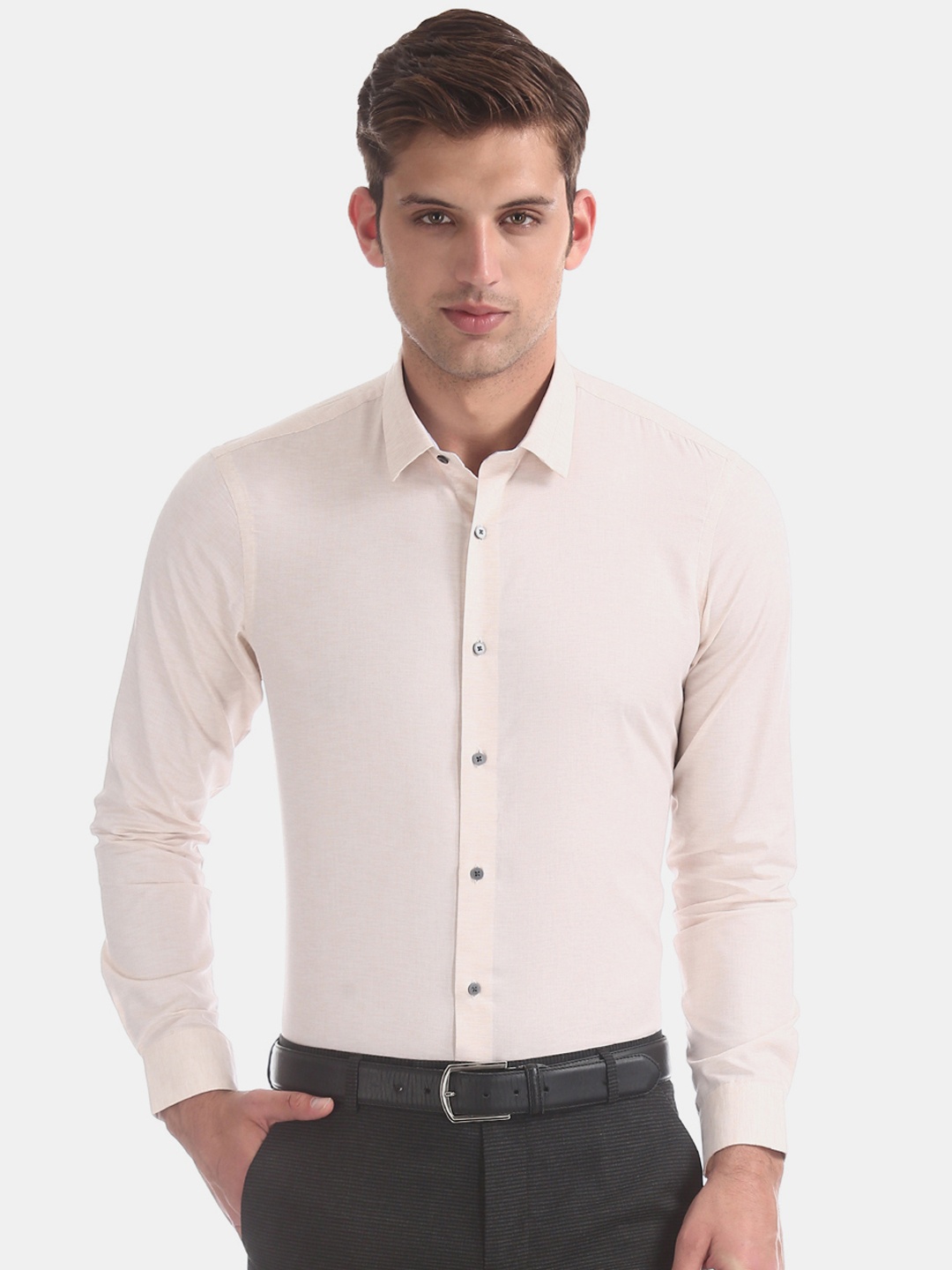 

Arrow Men Beige Slim Fit Solid Semiformal Shirt