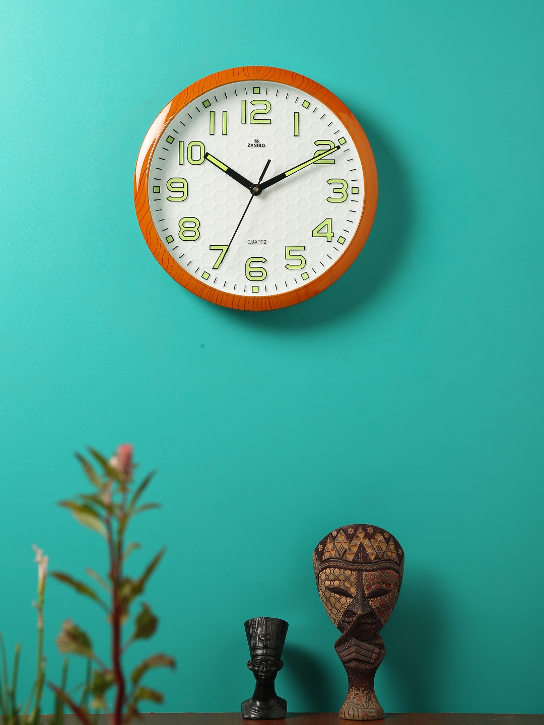 

ZANIBO White Round Solid Analogue Wall Clock