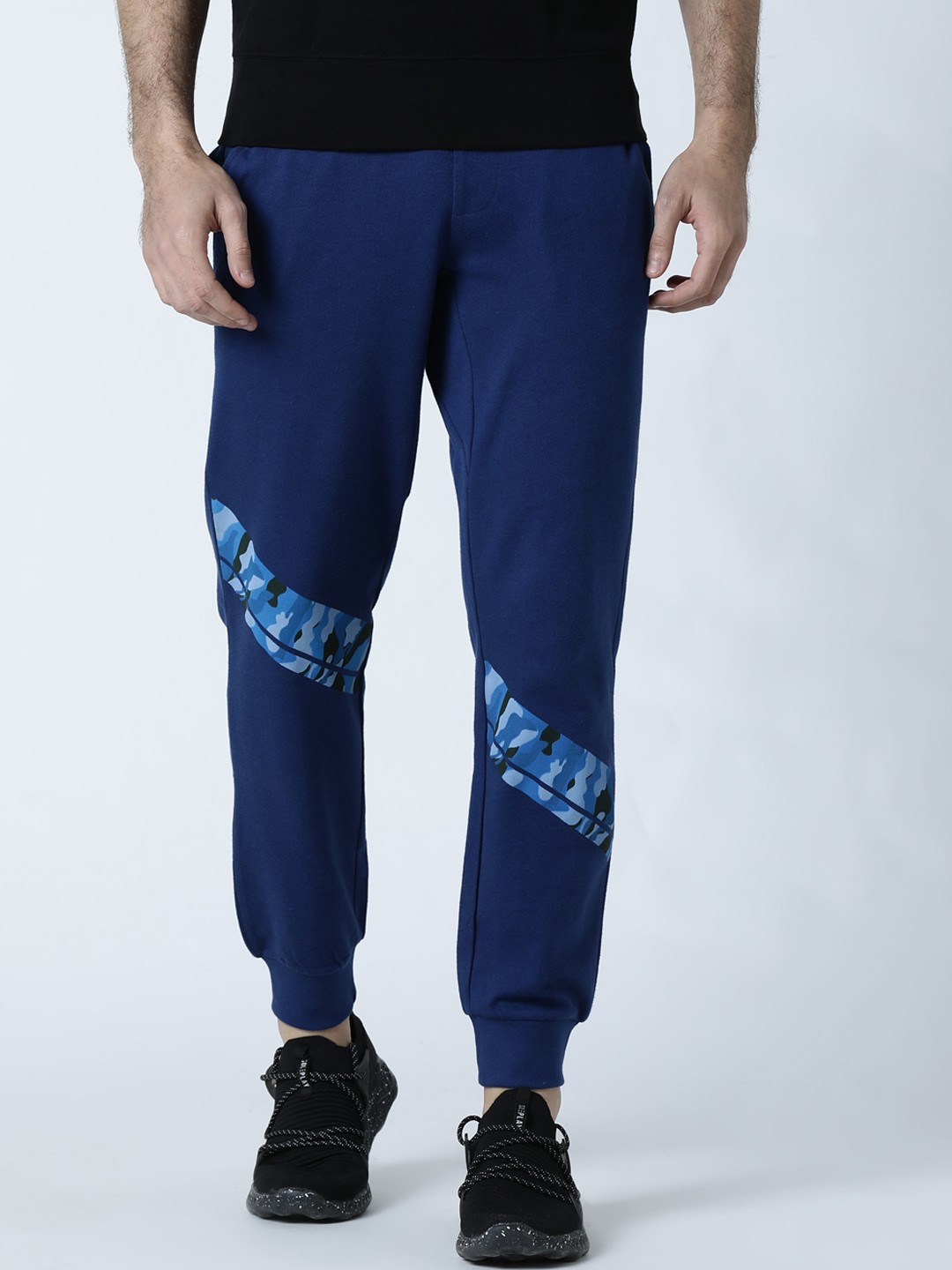 

Huetrap Men Blue Solid Straight Fit Joggers