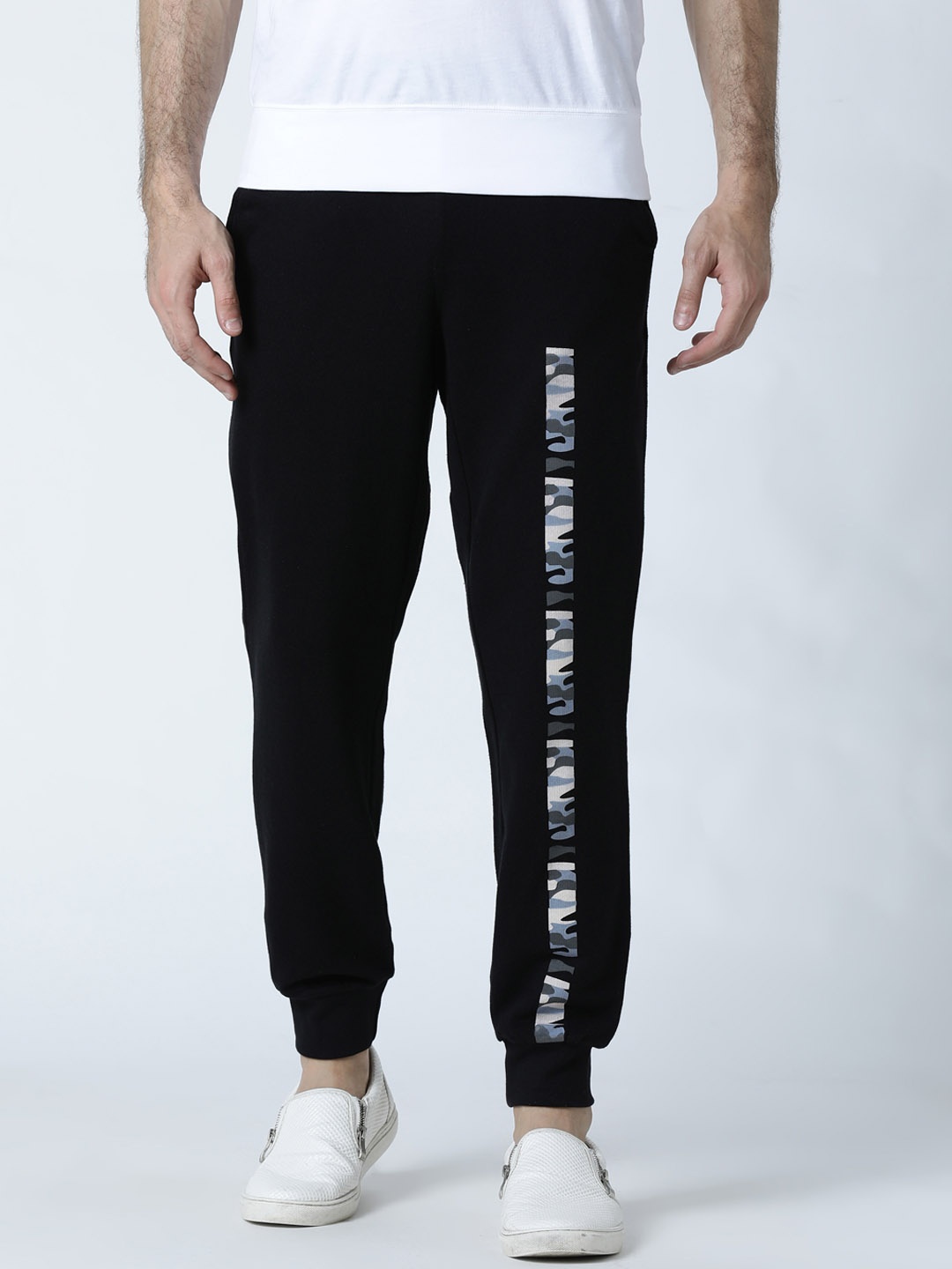 

Huetrap Men Black Solid Straight Fit Joggers