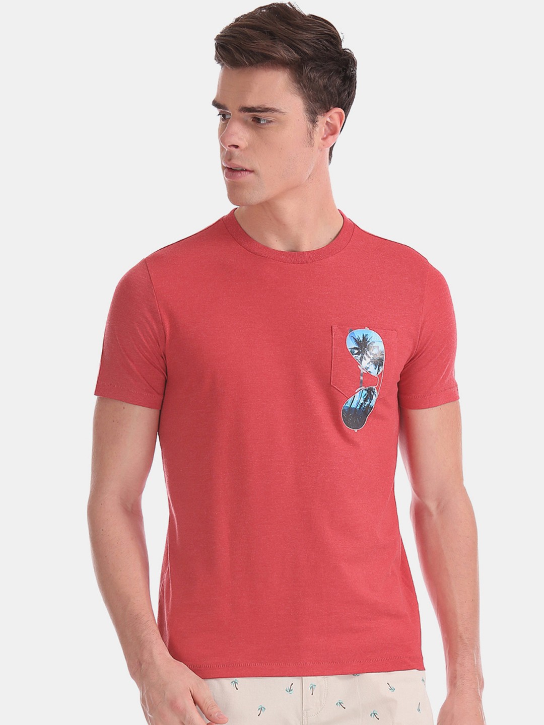 

Aeropostale Men Red Solid Round Neck T-shirt