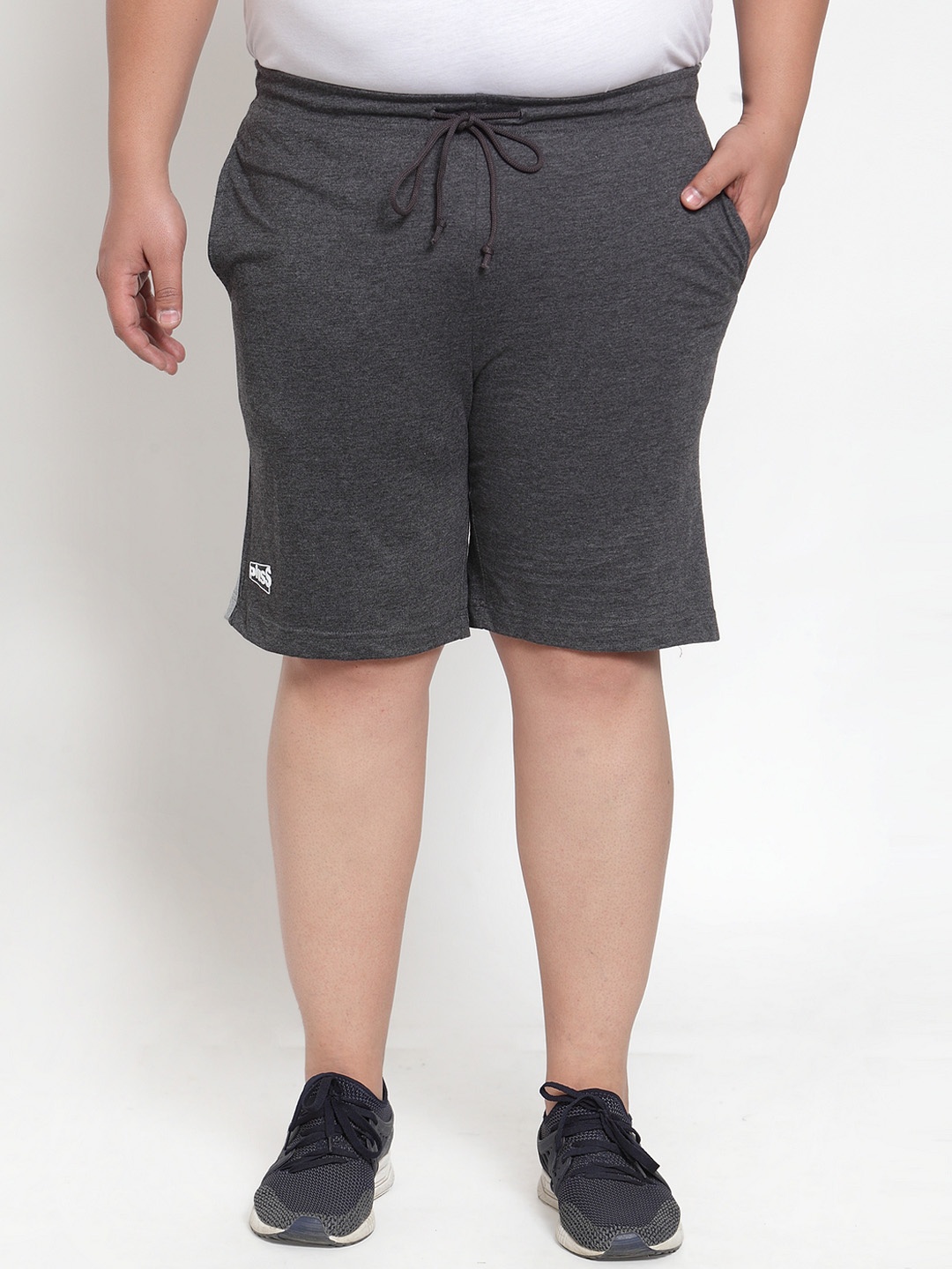 

plusS Men Grey Solid Regular Fit Sports Shorts