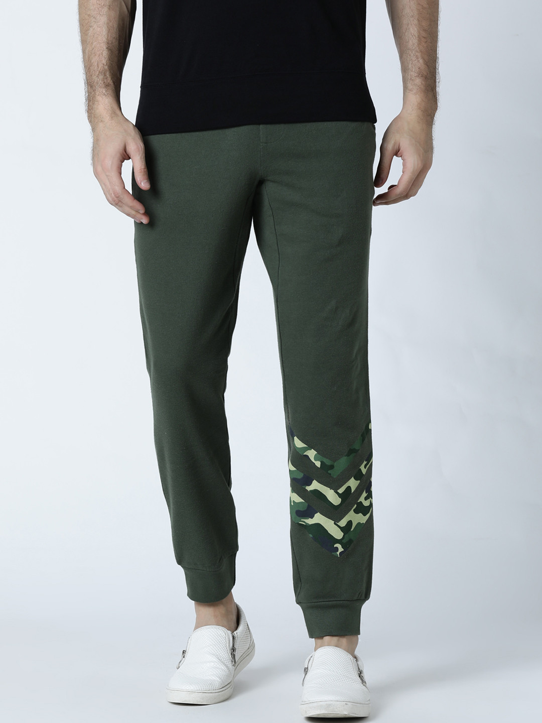 

Huetrap Men Olive Green Solid Straight Fit Joggers