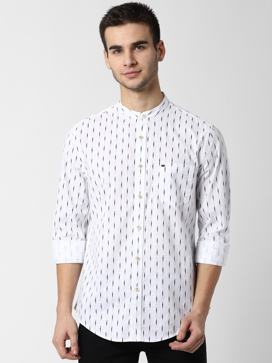 

Peter England Casuals Men White Slim Fit Striped Casual Shirt