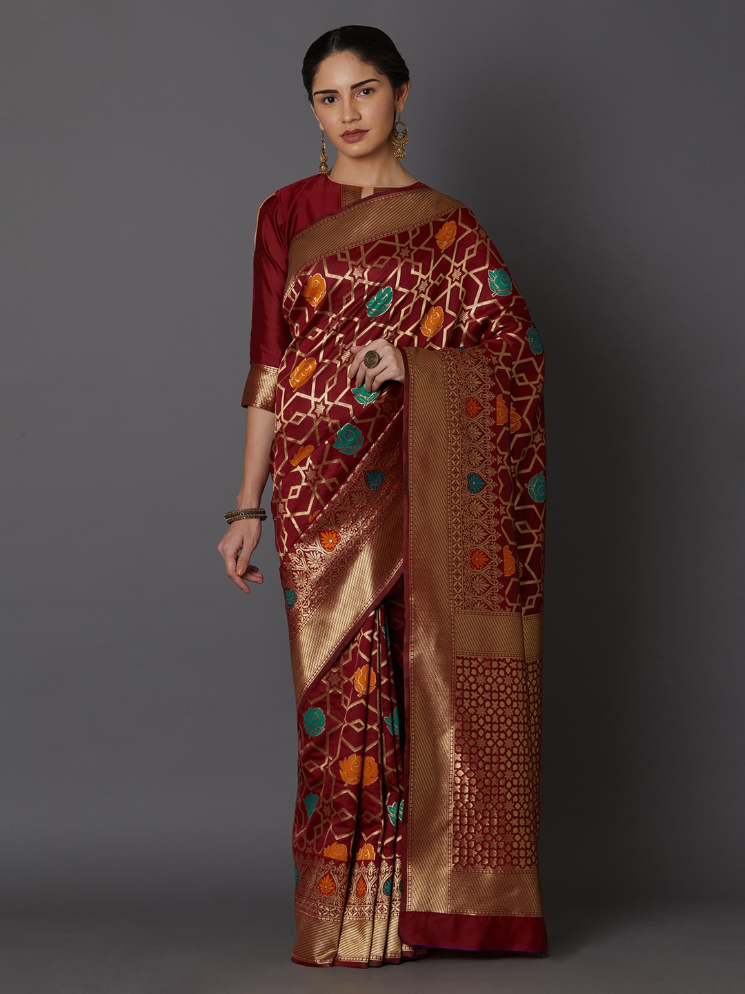 

Mitera Maroon & Gold-Toned Silk Blend Woven Design Kanjeevaram Saree