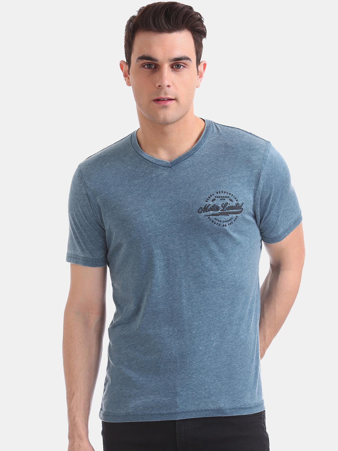 

Cherokee Men Blue Solid V-Neck T-shirt