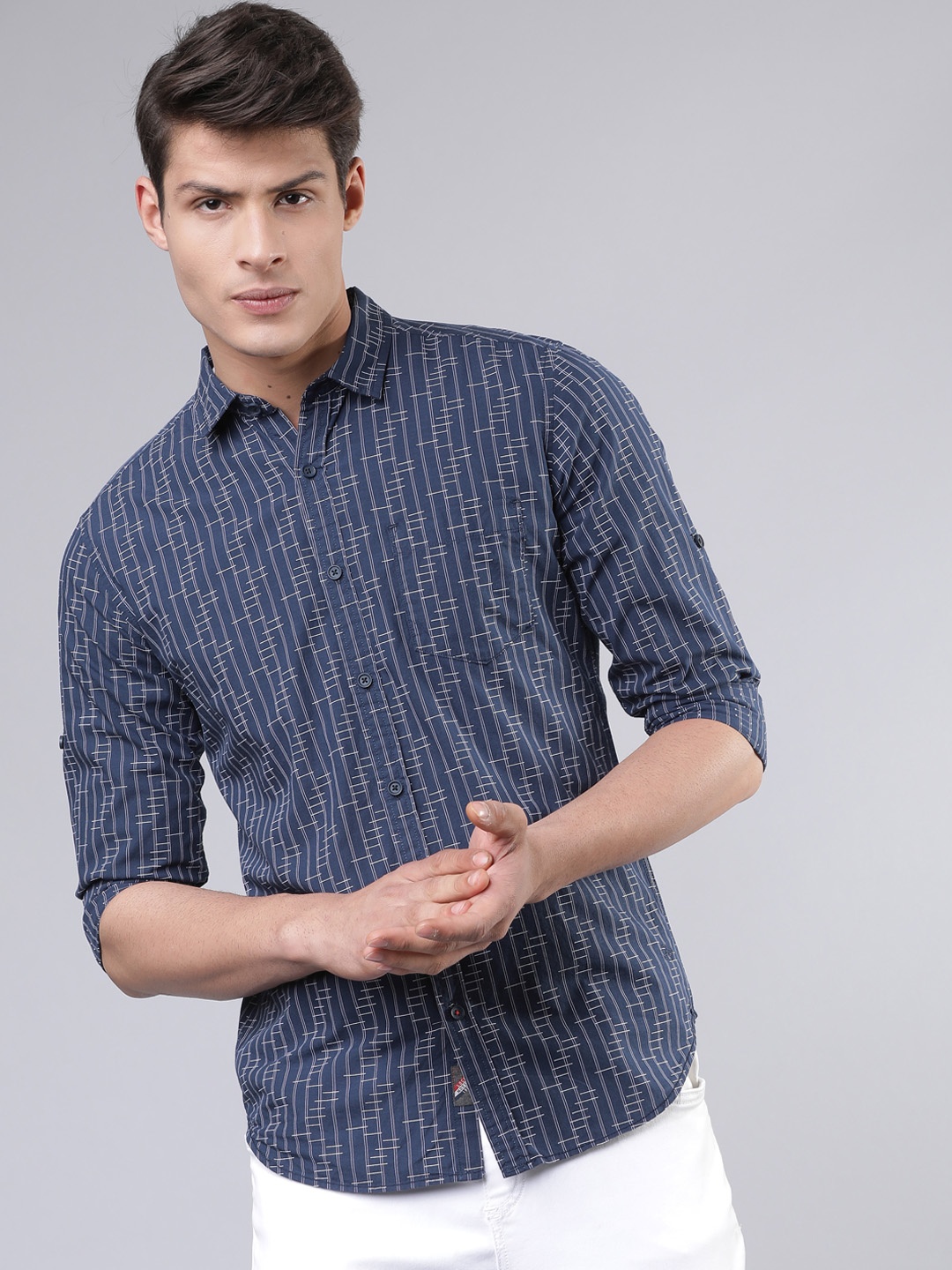 

LOCOMOTIVE Men Navy Blue & White Slim Fit Printed Casual Shirt