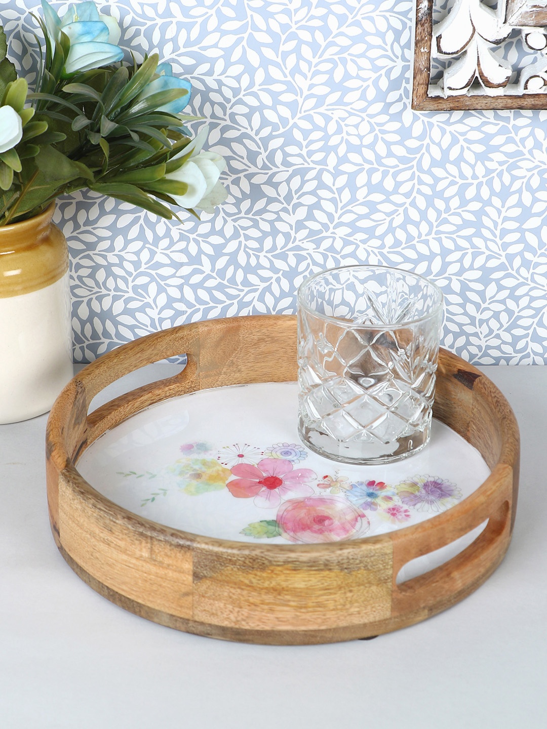 

VarEesha Beige & White Floral Delight Mango Wood Circular Tray