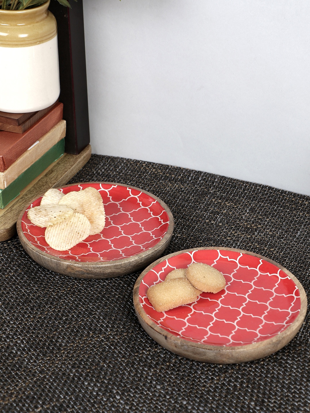

VarEesha Red 2-Pieces Printed Mango Wood Serving Platter Set