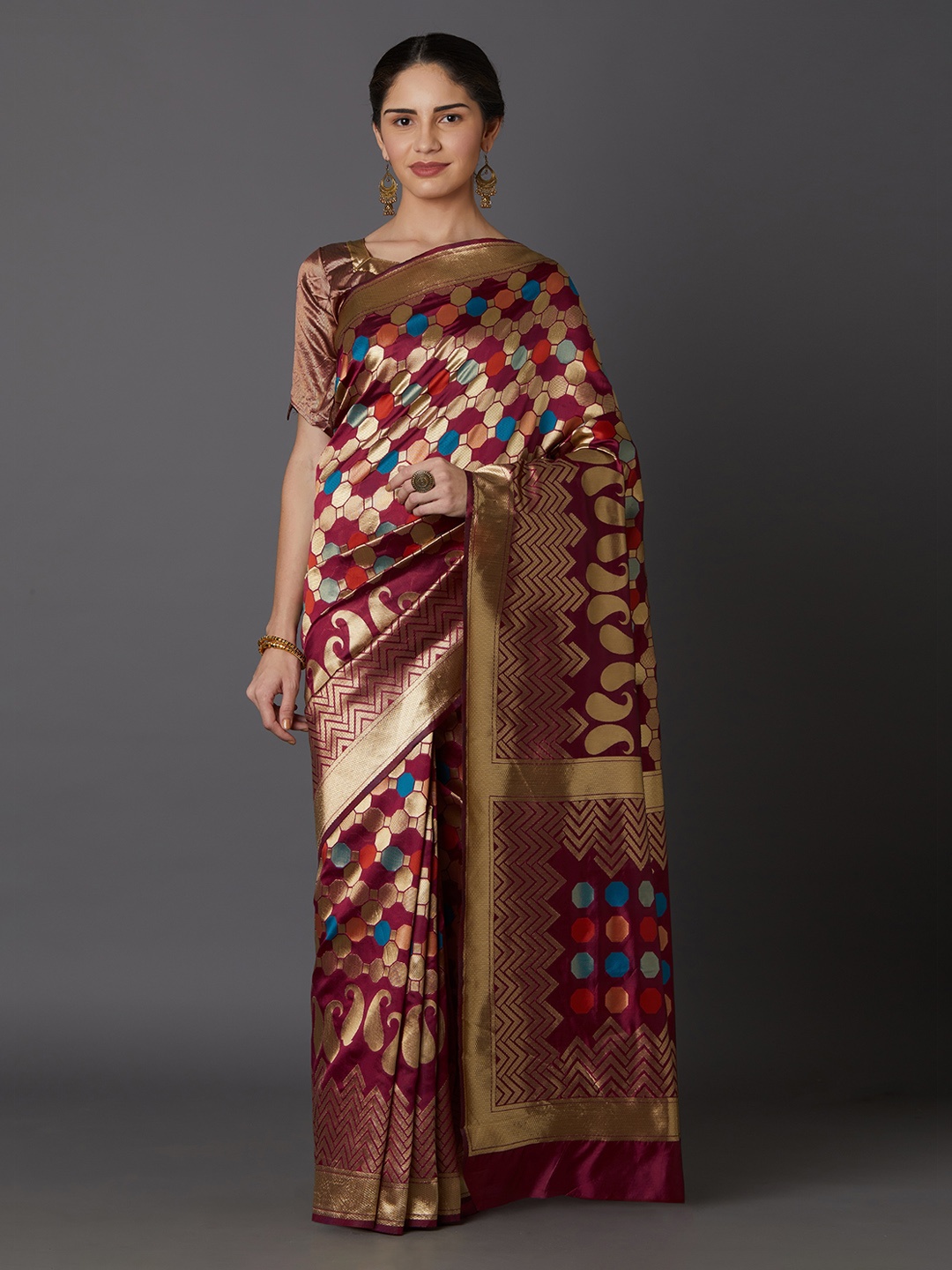 

Mitera Maroon & Gold-Toned Silk Blend Woven Design Kanjeevaram Saree