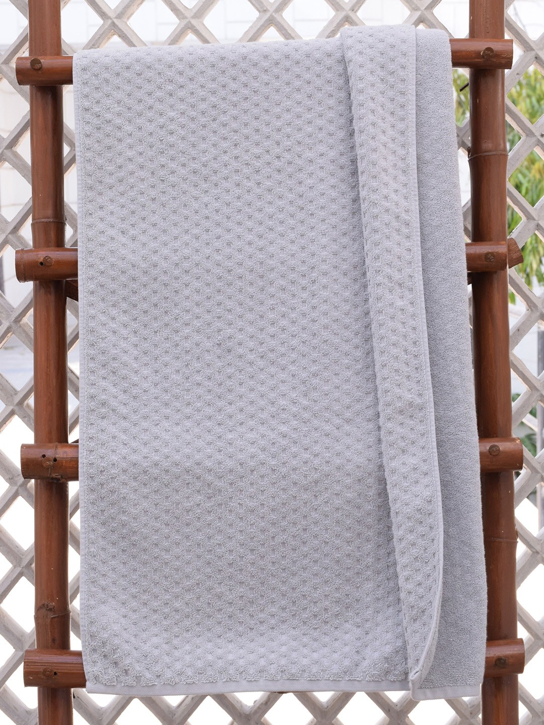 

Avira Home Grey Textured Cotton 670 GSM Bath Towel