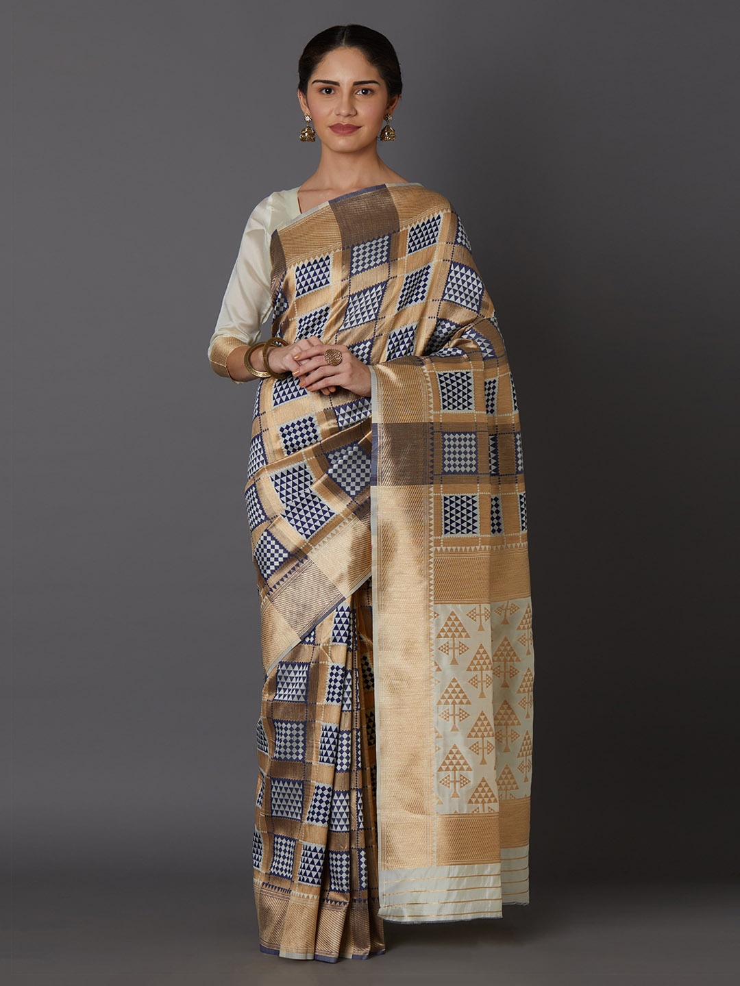 

Mitera Cream-Coloured & Gold-Coloured Silk Blend Woven Design Kanjeevaram Saree
