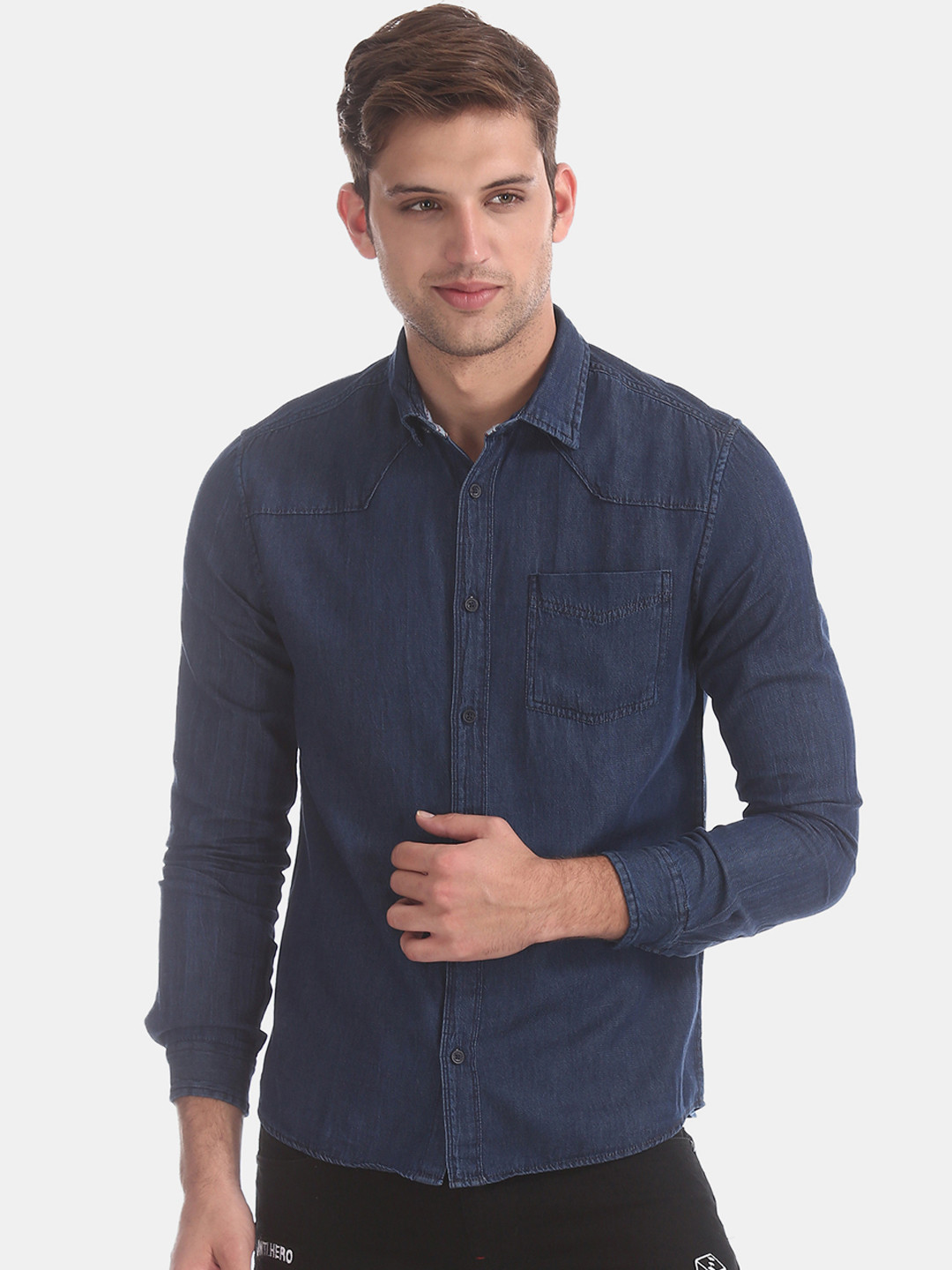 

Cherokee Men Navy Blue Regular Fit Solid Casual Chambray Shirt