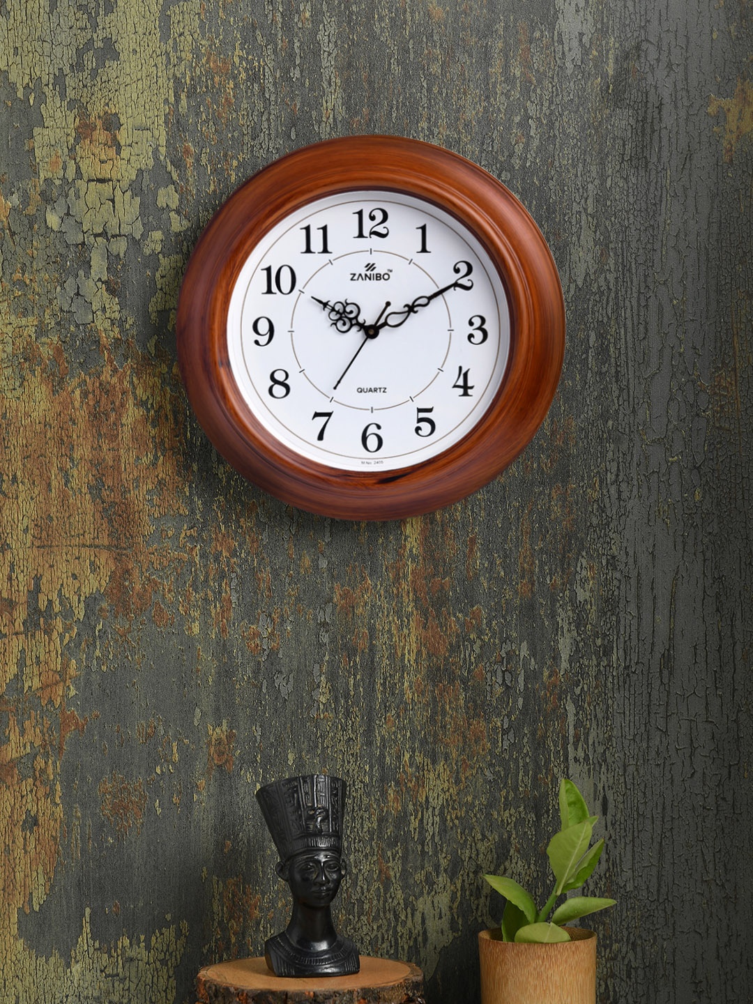 

ZANIBO Brown & White Round Solid 41 cm Analogue Wall Clock