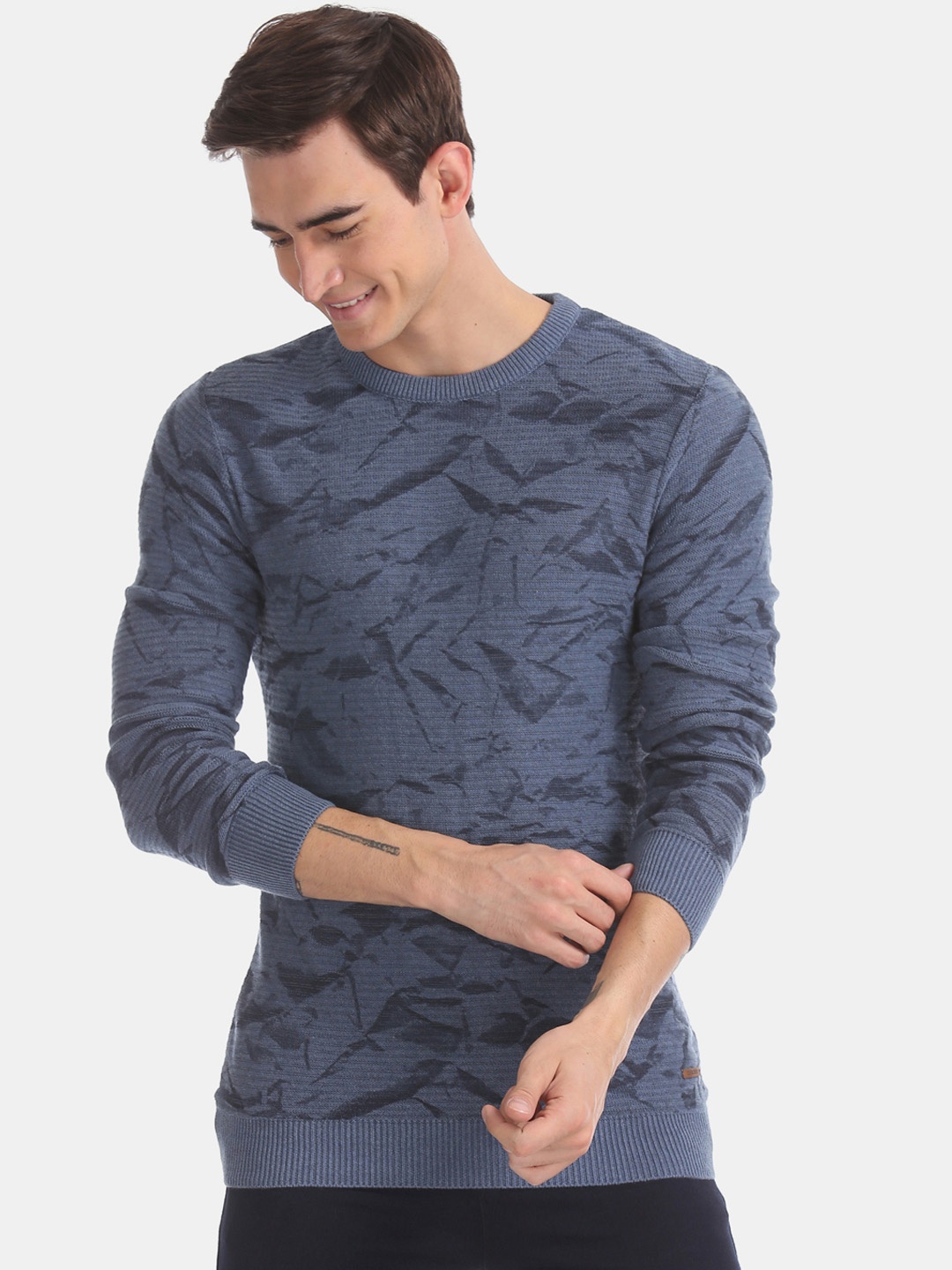 

Cherokee Men Blue Printed Pullover Sweater