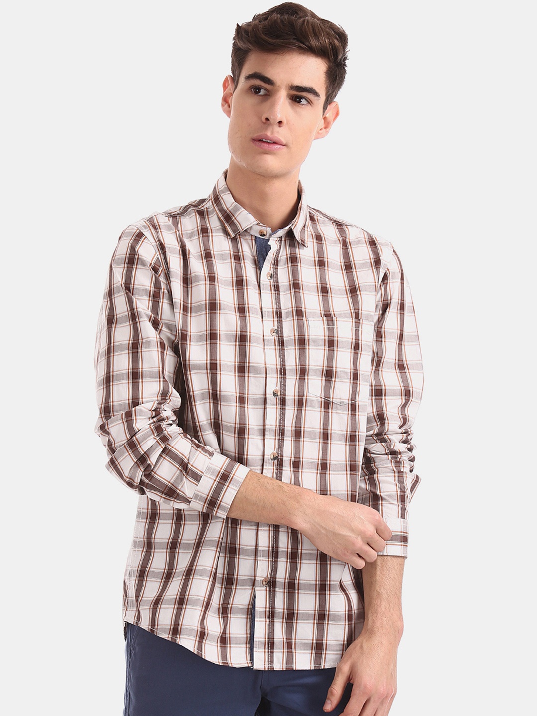 

Ruggers Men White & Brown Regular Fit Checked Casual Shirt