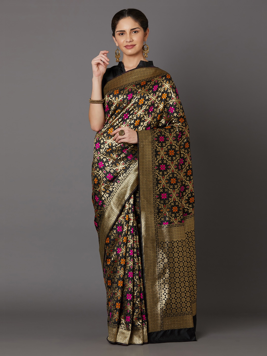 

Mitera Black & Gold-Toned Silk Blend Woven Design Kanjeevaram Saree