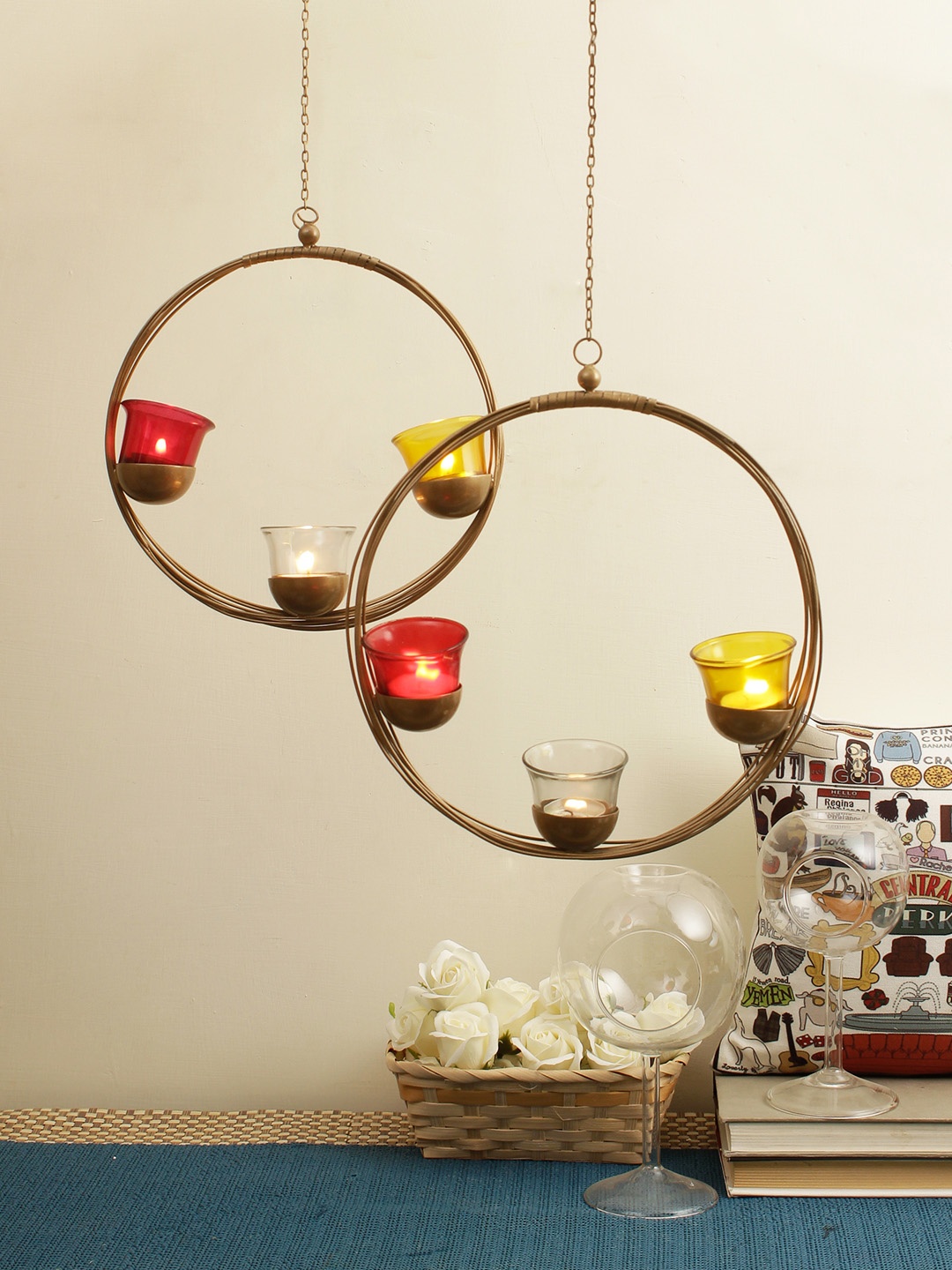 

TIED RIBBONS Set of 2 Gold-Toned & Red TeaLight Candle Holders