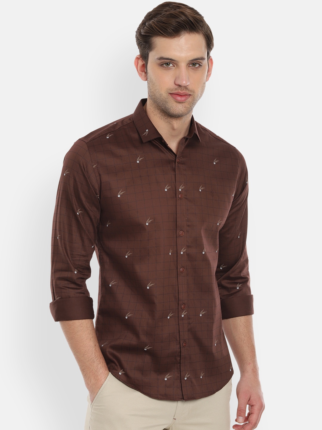 

V Dot Men Brown Slim Fit Checked Casual Shirt