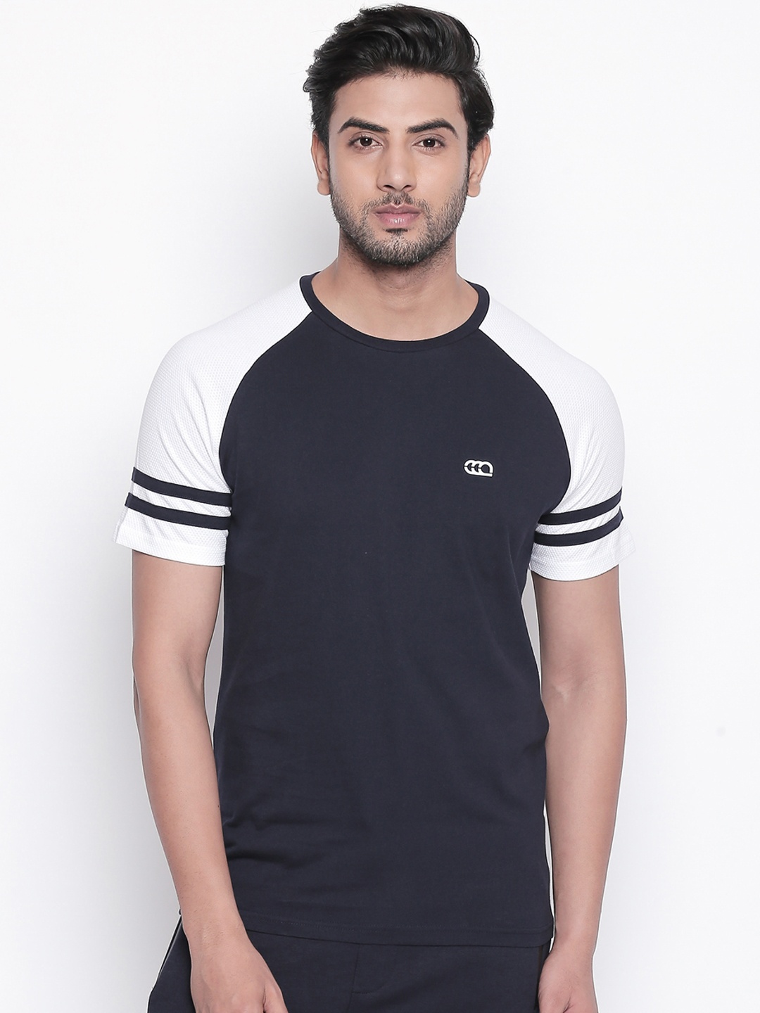 

Ajile by Pantaloons Men Navy Blue & White Solid Round Neck T-shirt