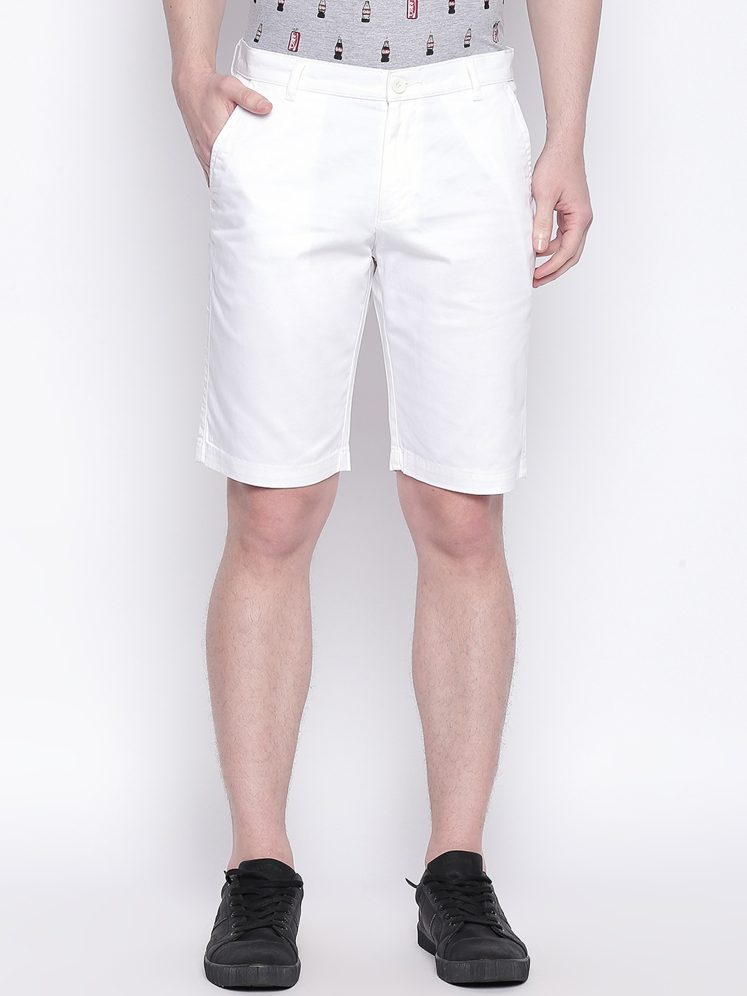 

GIORDANO Men White Solid Slim Fit Regular Shorts