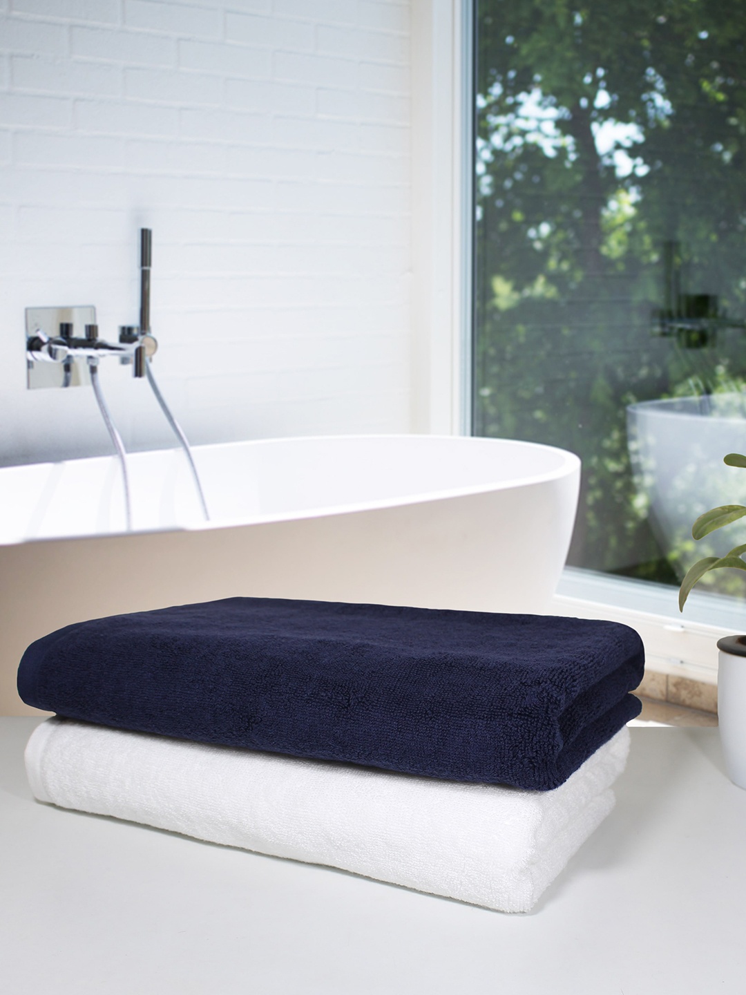 

Heelium Set of 2 Blue & White Solid 600GSM Quick Absorbent Bath Towels