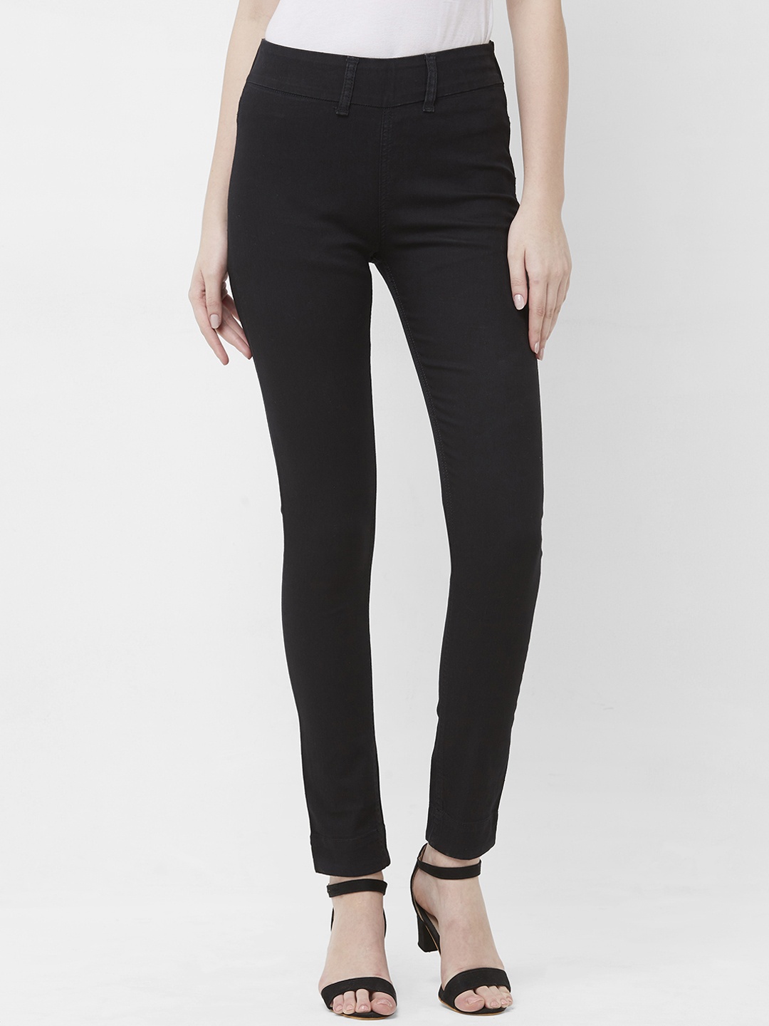 

Fusion Beats Women Black Solid Skinny-Fit Jeggings