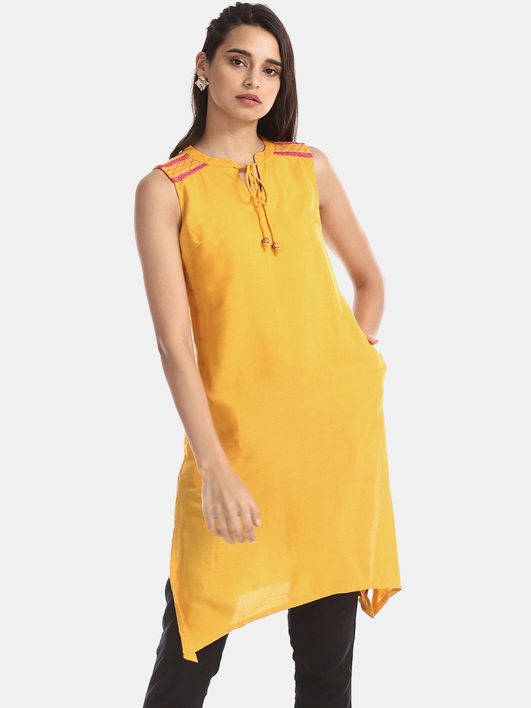 

Karigari Women Yellow Solid Straight Asymmetric Kurta