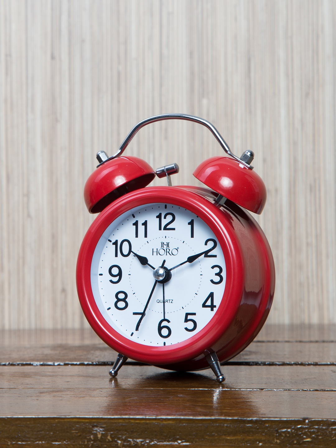 

Horo Red & White Handcrafted Round Solid Analogue Table Clock
