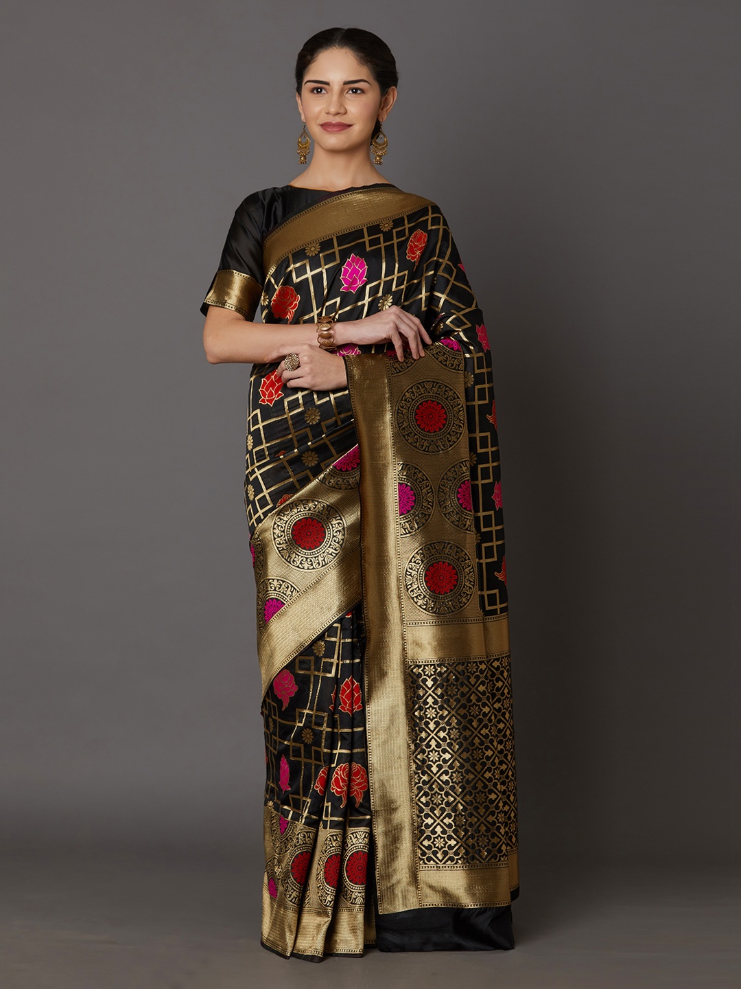 

Mitera Black & Gold-Toned Silk Blend Woven Design Kanjeevaram Saree