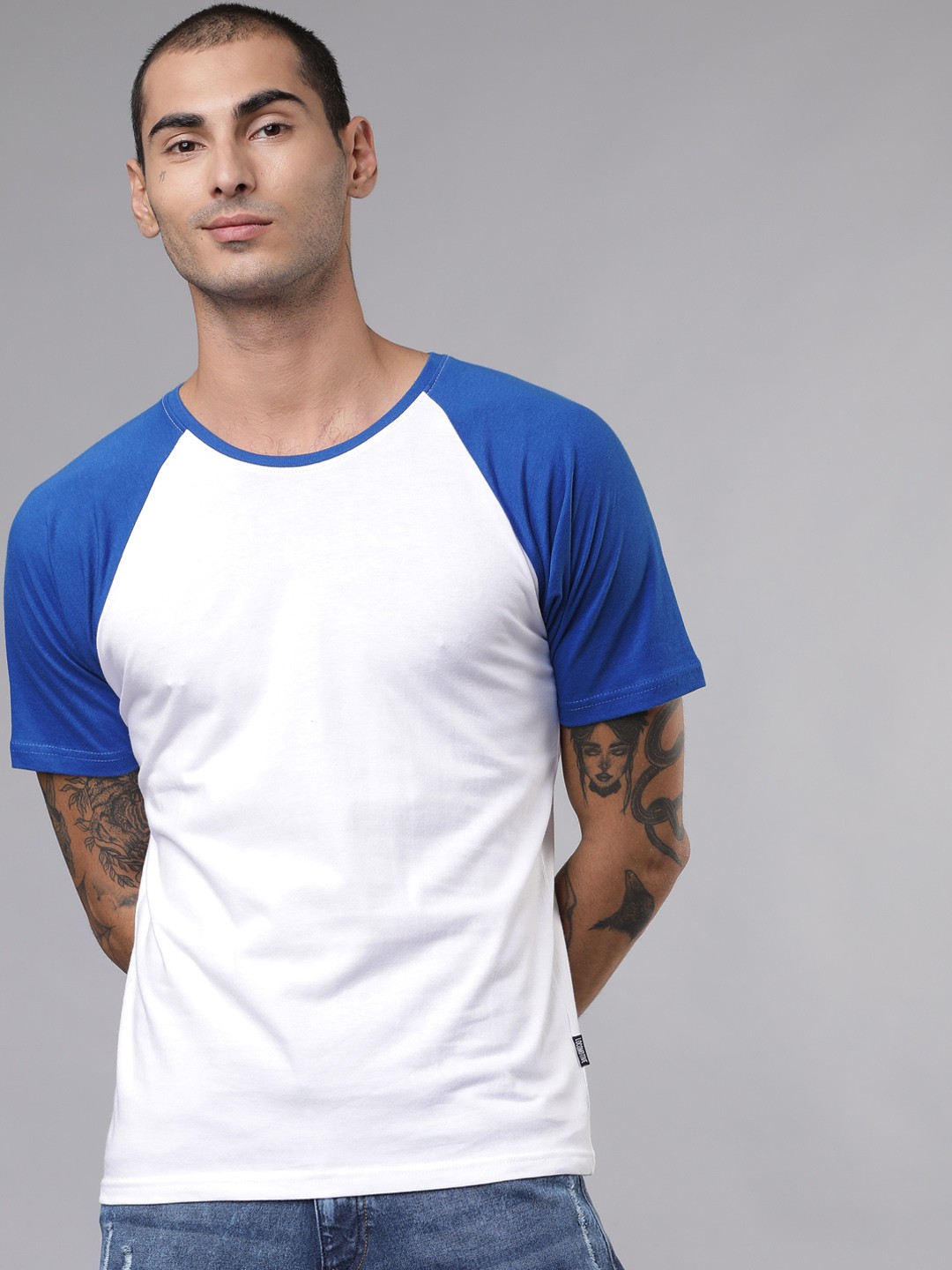 

LOCOMOTIVE Men White & Blue Solid Round Neck T-shirt