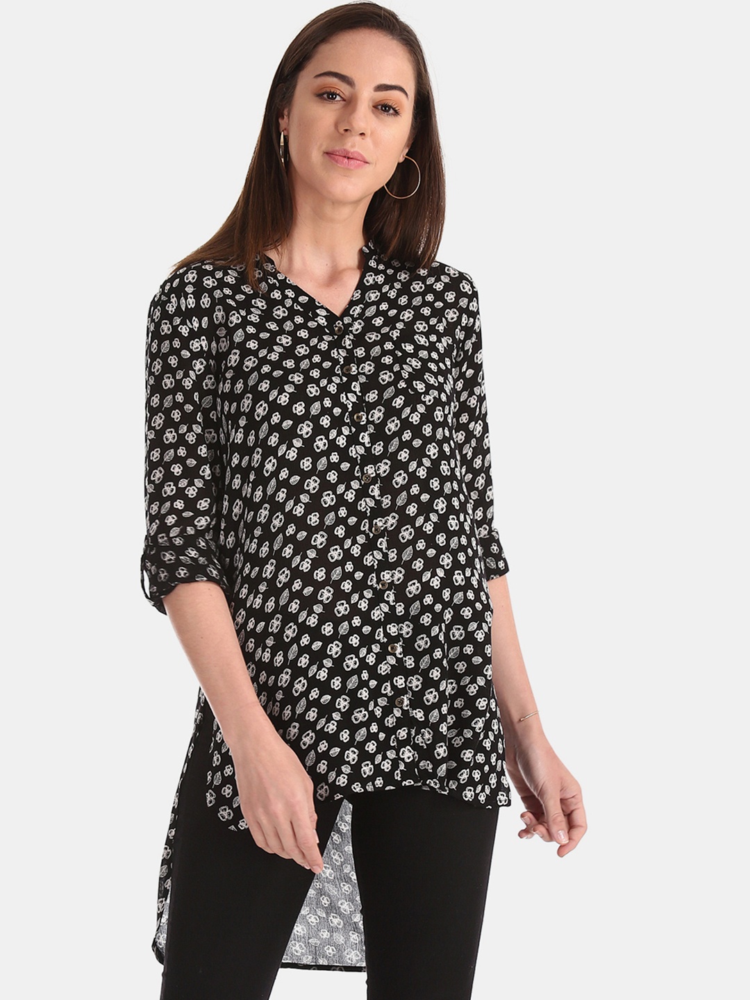 

Cherokee Women Black & White Printed High-Low Top