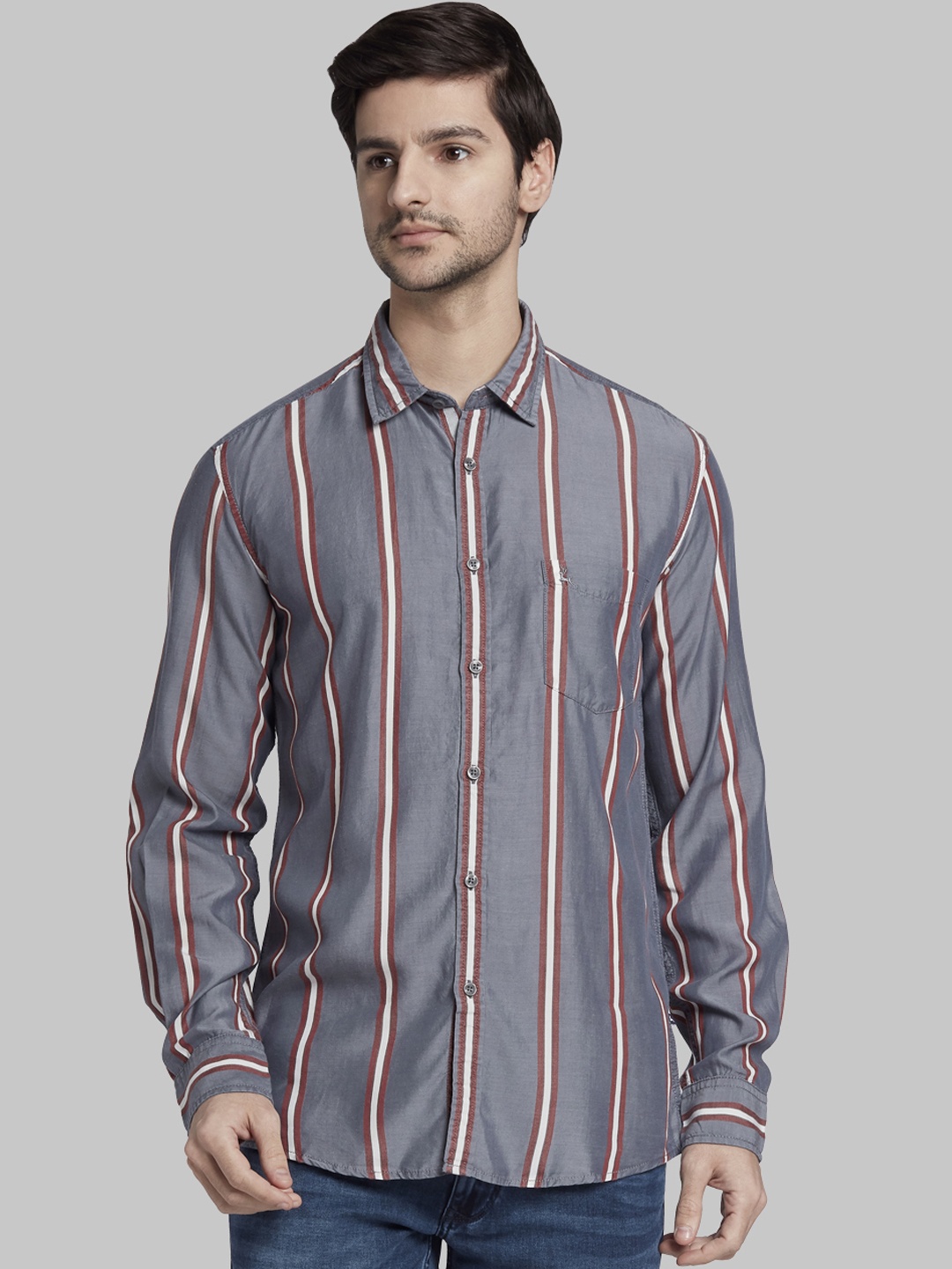 

Parx Men Grey & Red Slim Fit Striped Casual Shirt