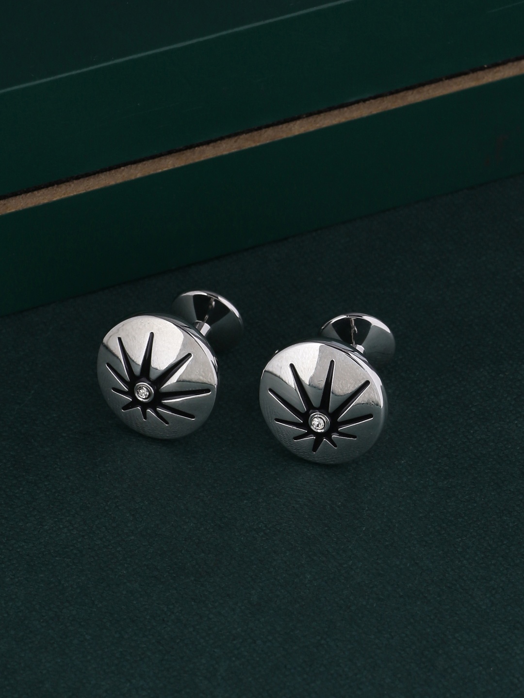 

Tistabene Silver-Toned & Black Round Cufflinks