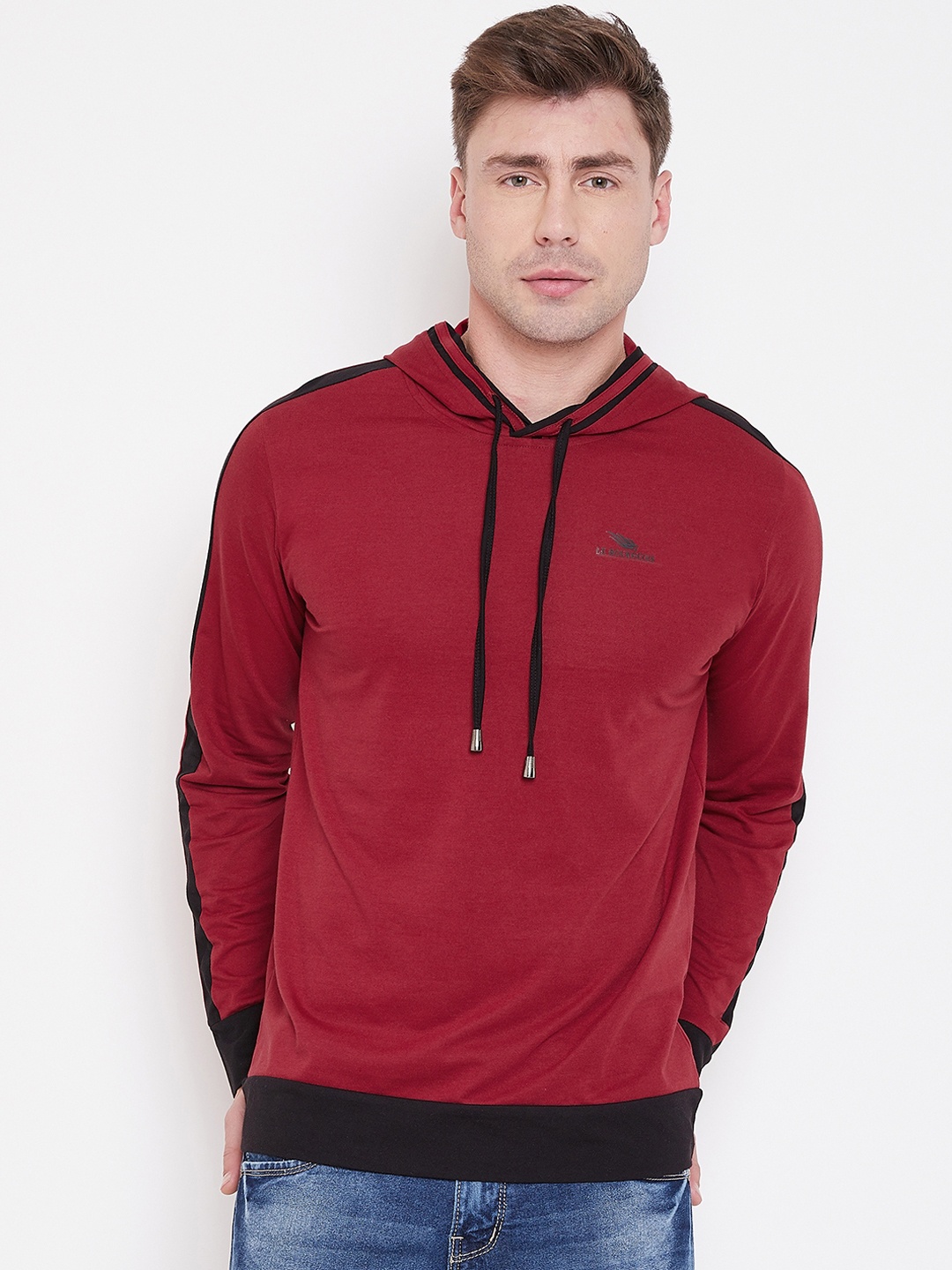 

LE BOURGEOIS Men Maroon Solid Hooded T-shirt