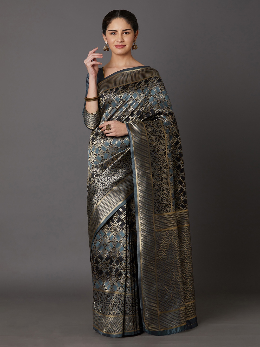 

Mitera Grey & Gold-Toned Silk Blend Woven Design Kanjeevaram Saree